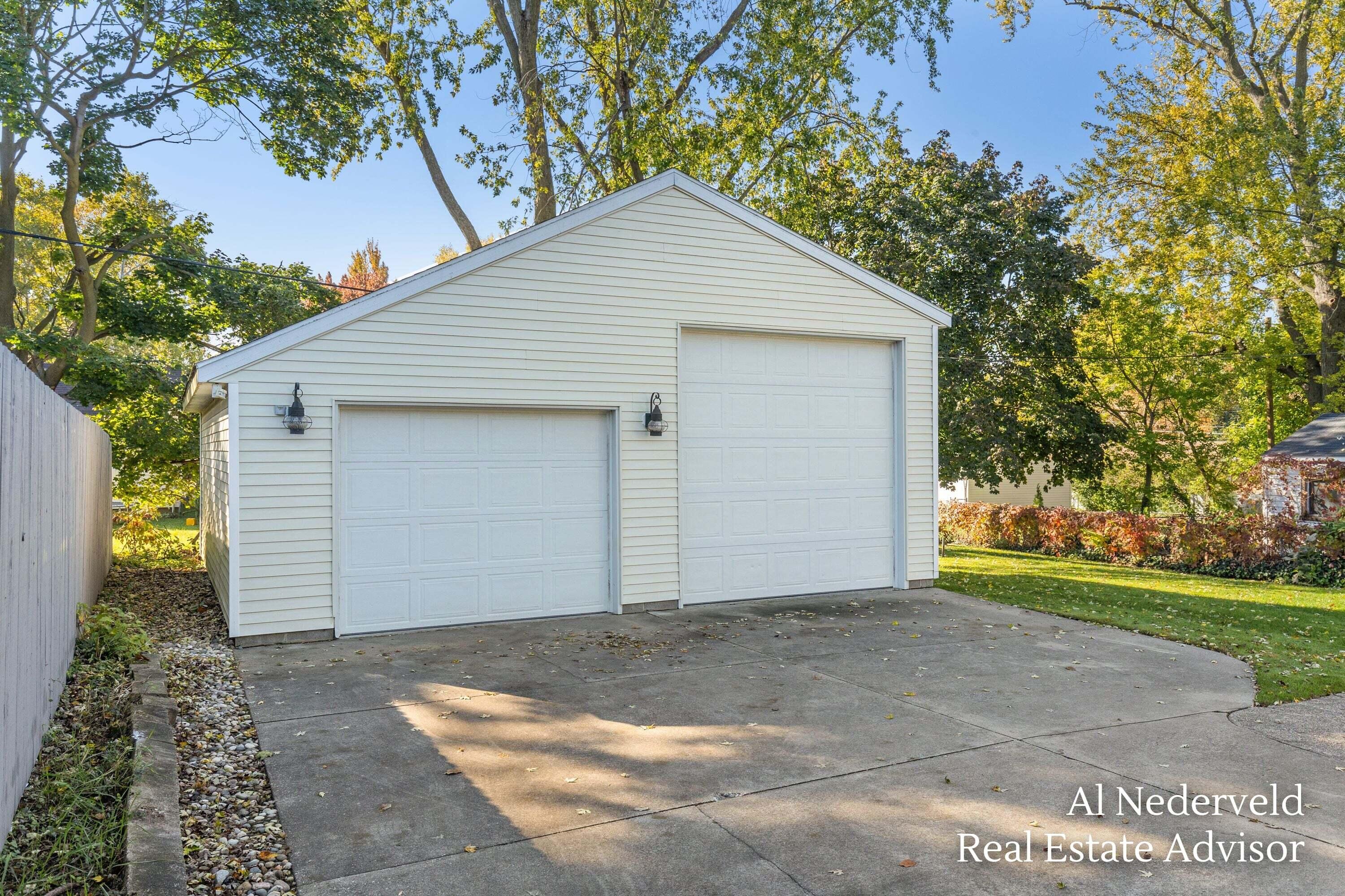 1018 Kentwood Drive NE Grand Rapids MI 49505