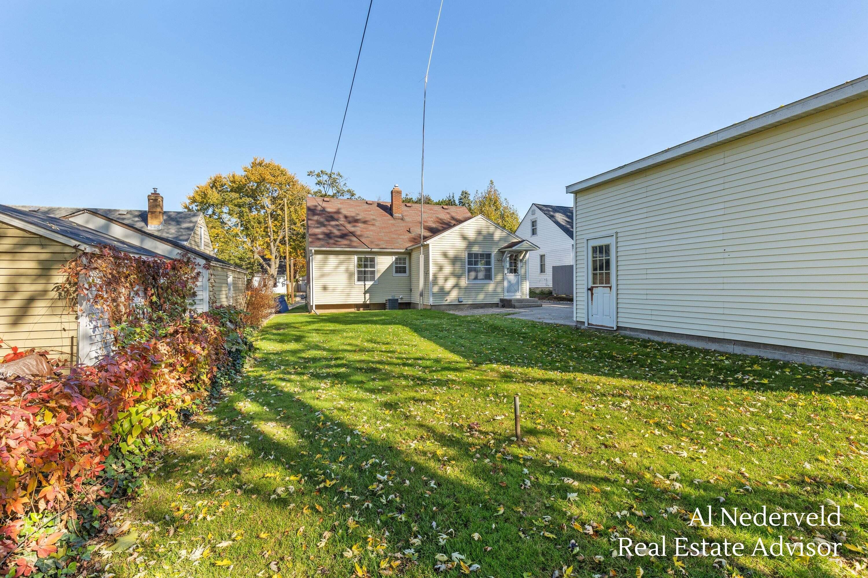 1018 Kentwood Drive NE Grand Rapids MI 49505
