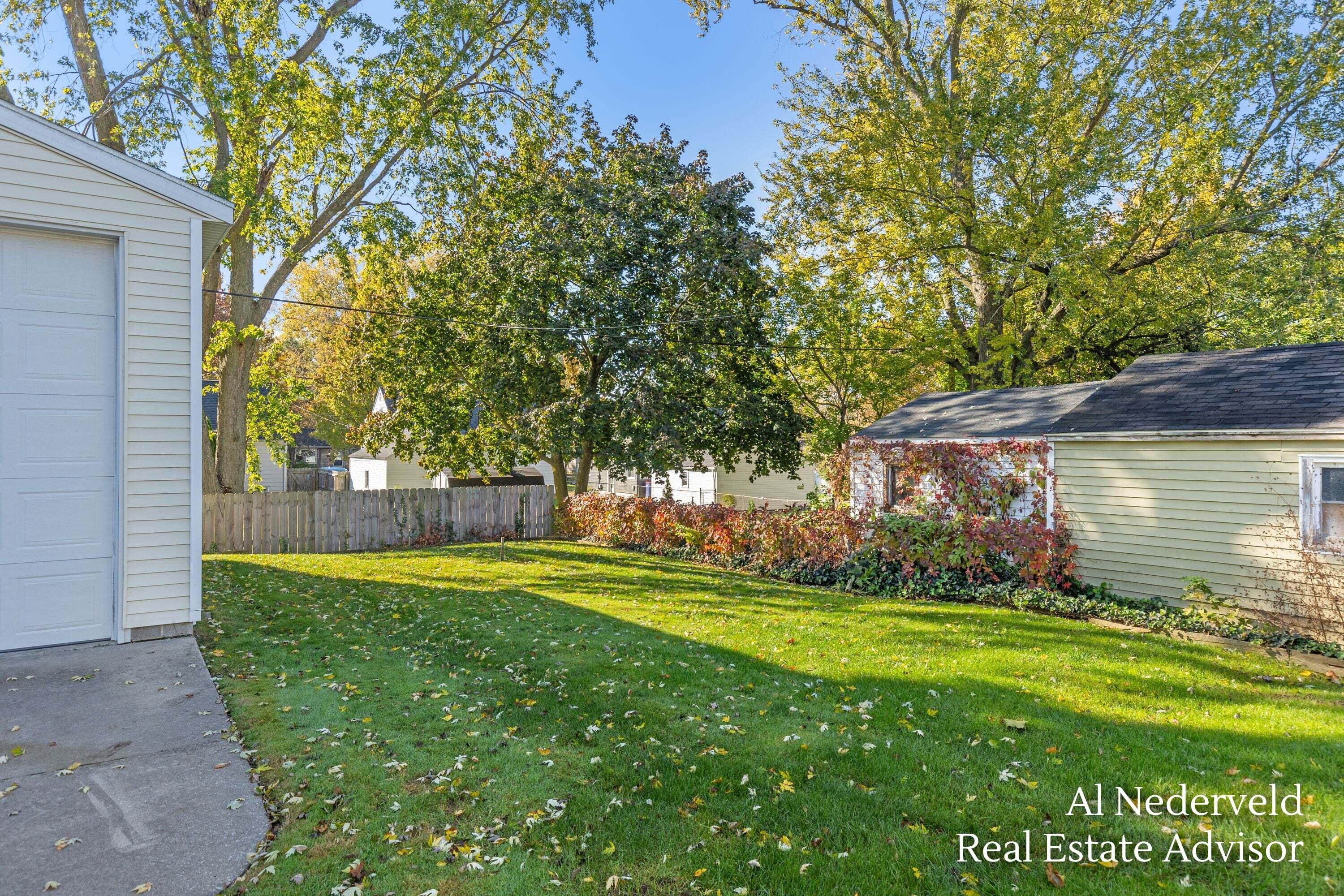 1018 Kentwood Drive NE Grand Rapids MI 49505