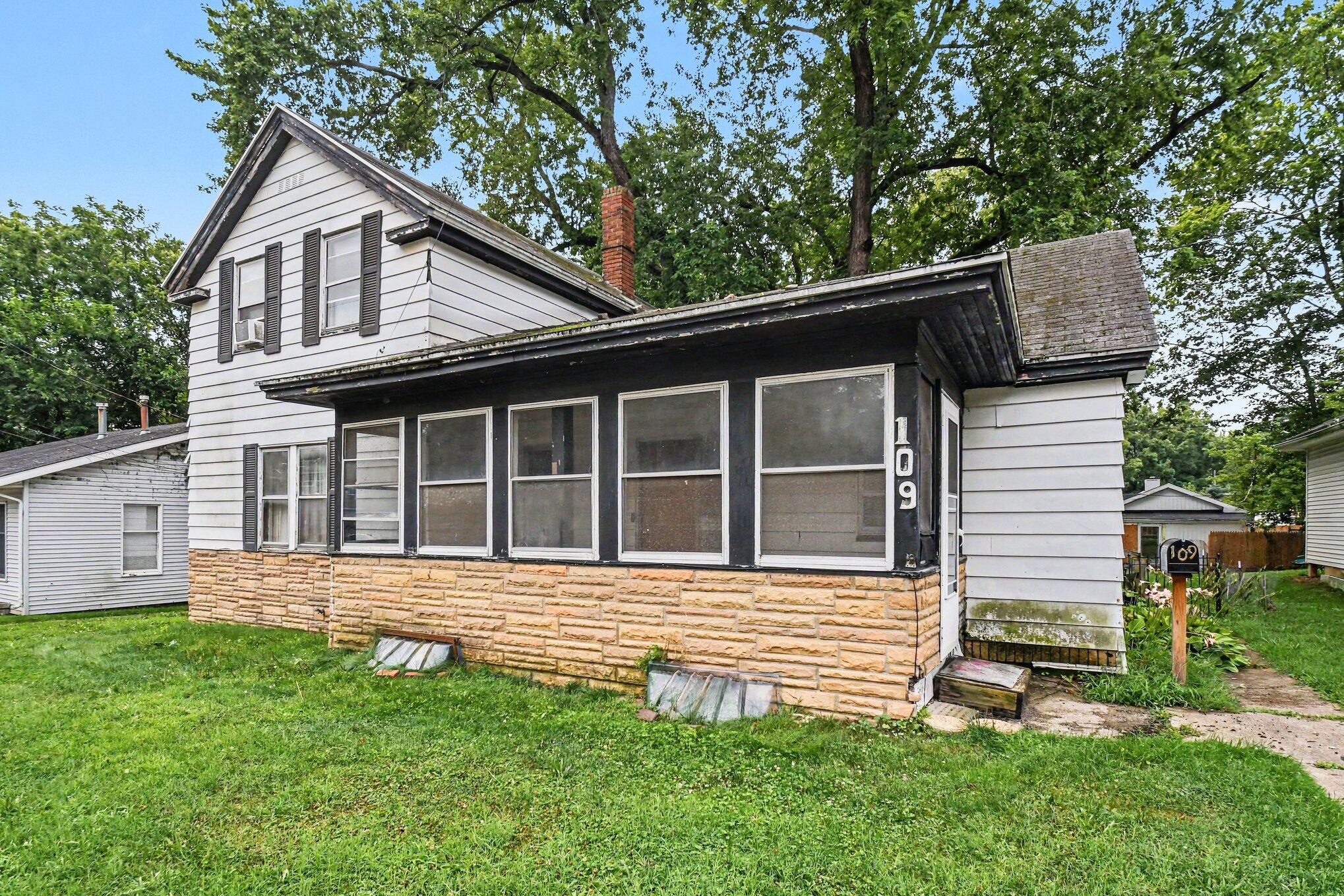 109 W Chicago Street Buchanan MI 49107