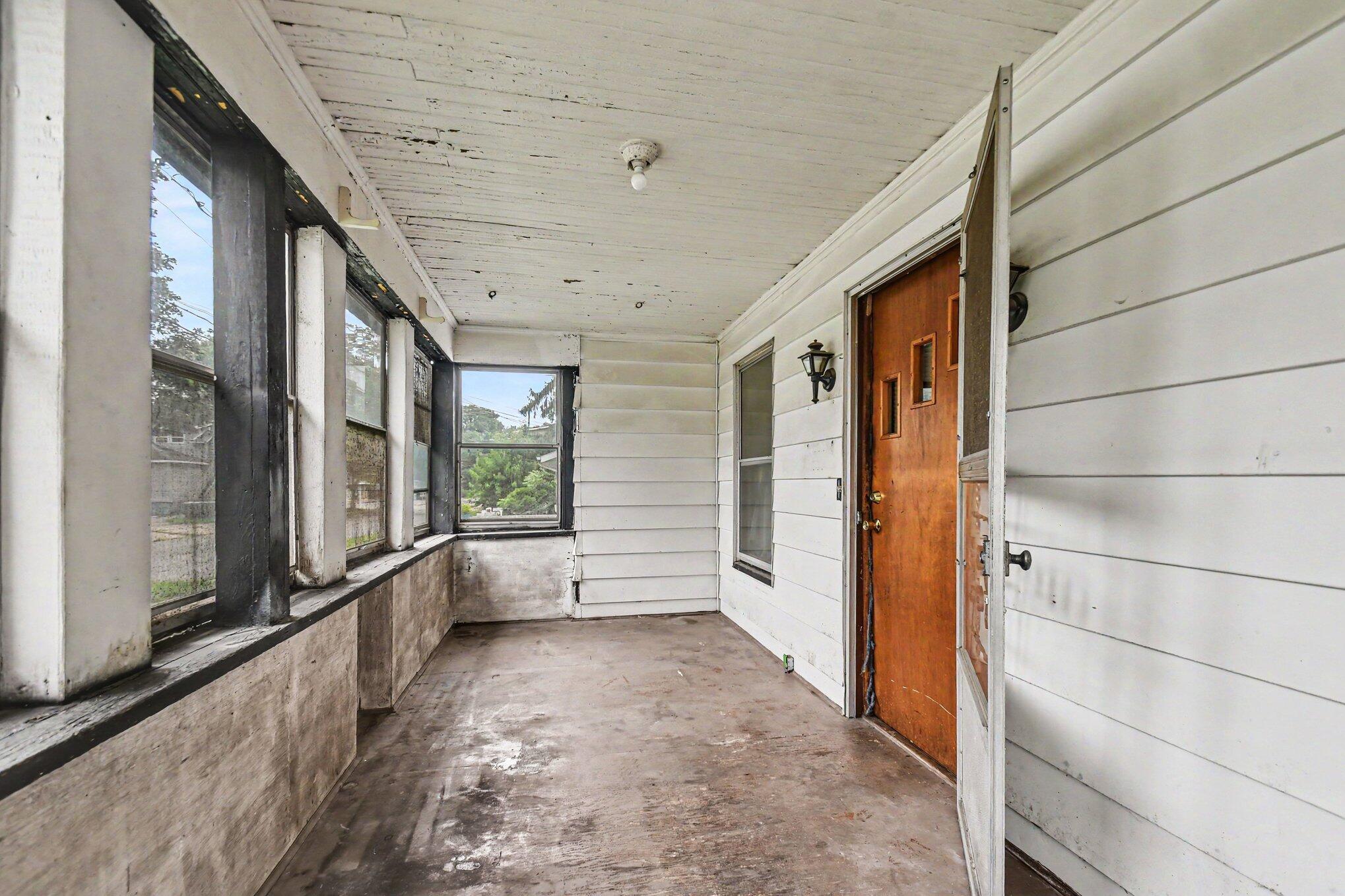 109 W Chicago Street Buchanan MI 49107
