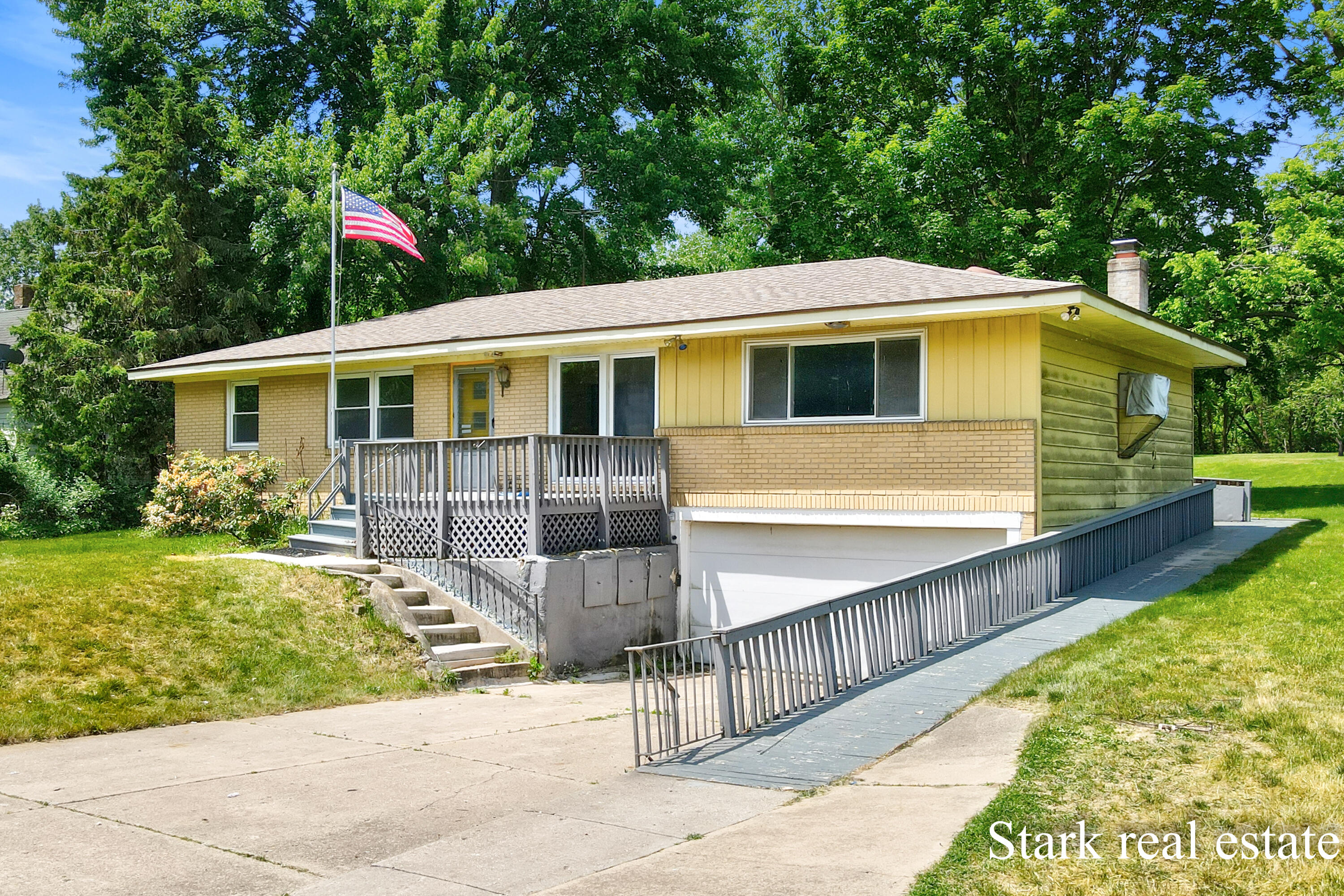 225 Sunset Hills Avenue NW Grand Rapids MI 49534