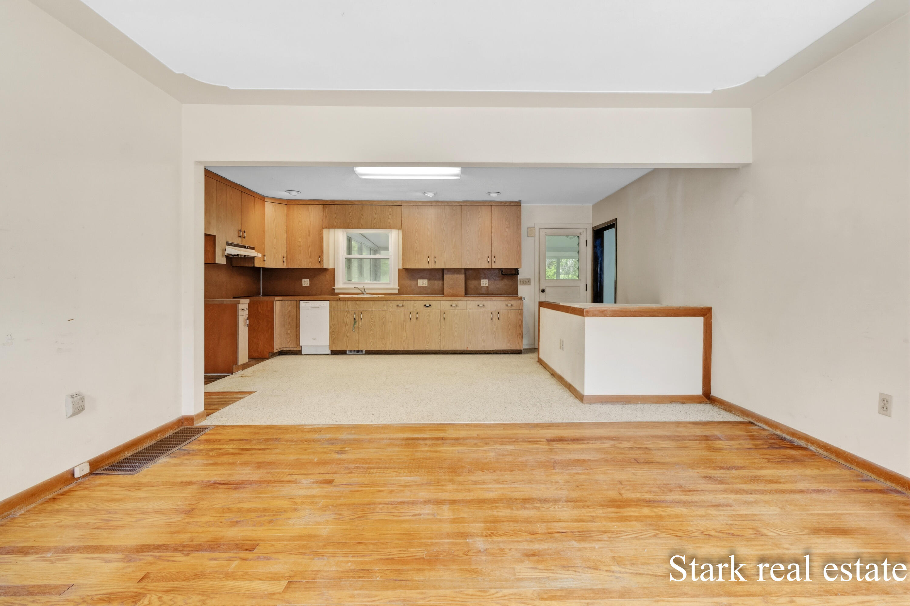 225 Sunset Hills Avenue NW Grand Rapids MI 49534