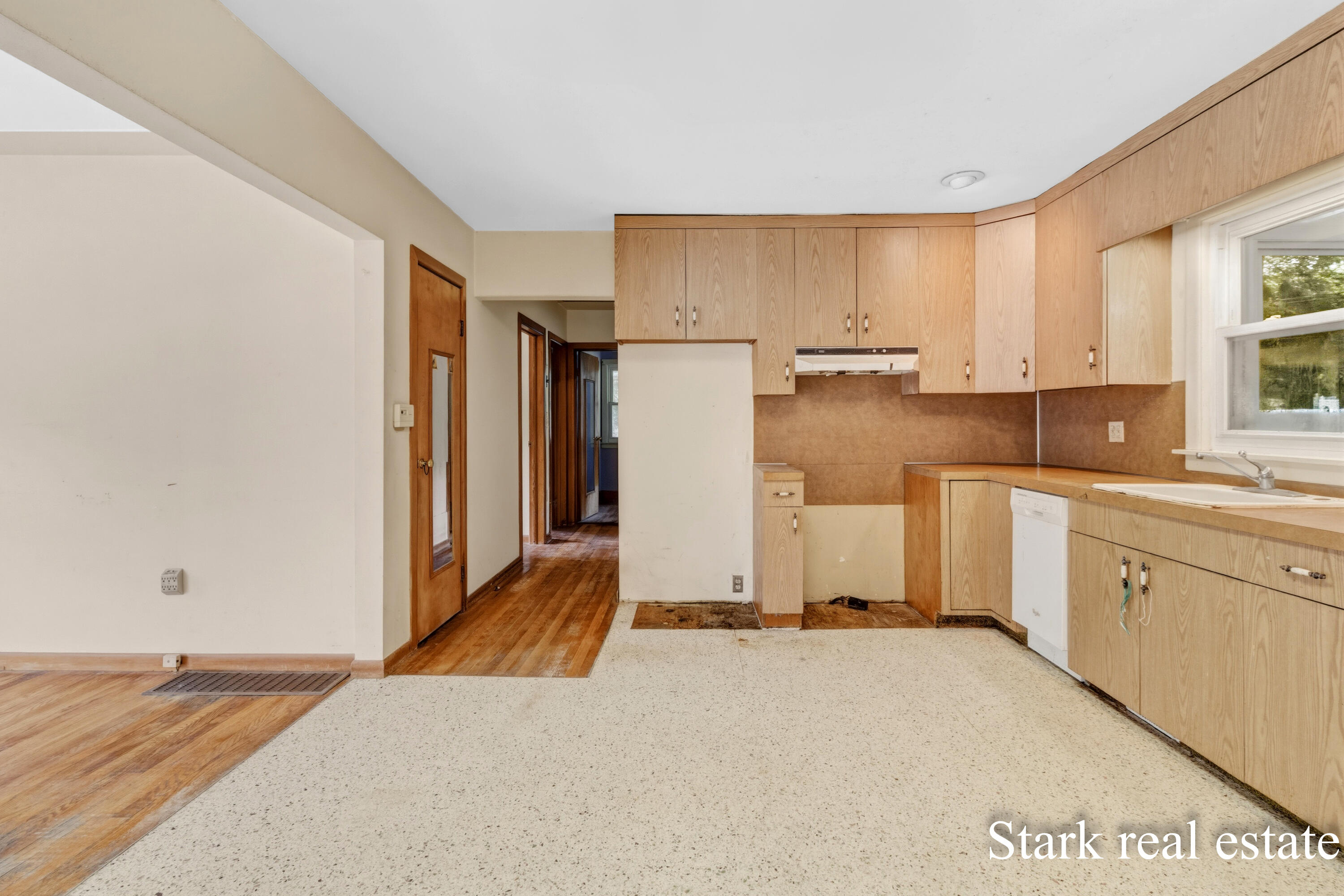 225 Sunset Hills Avenue NW Grand Rapids MI 49534