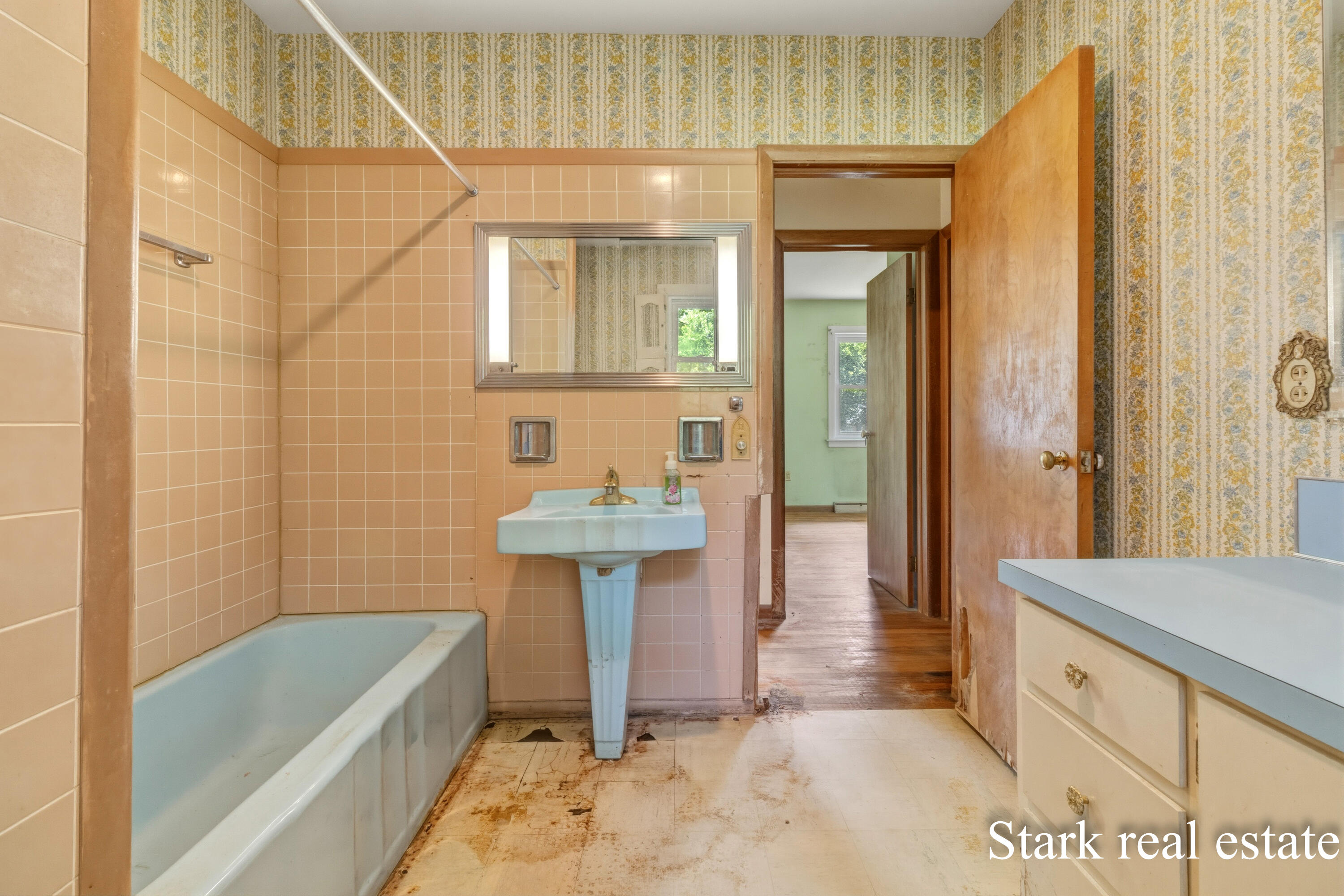 225 Sunset Hills Avenue NW Grand Rapids MI 49534