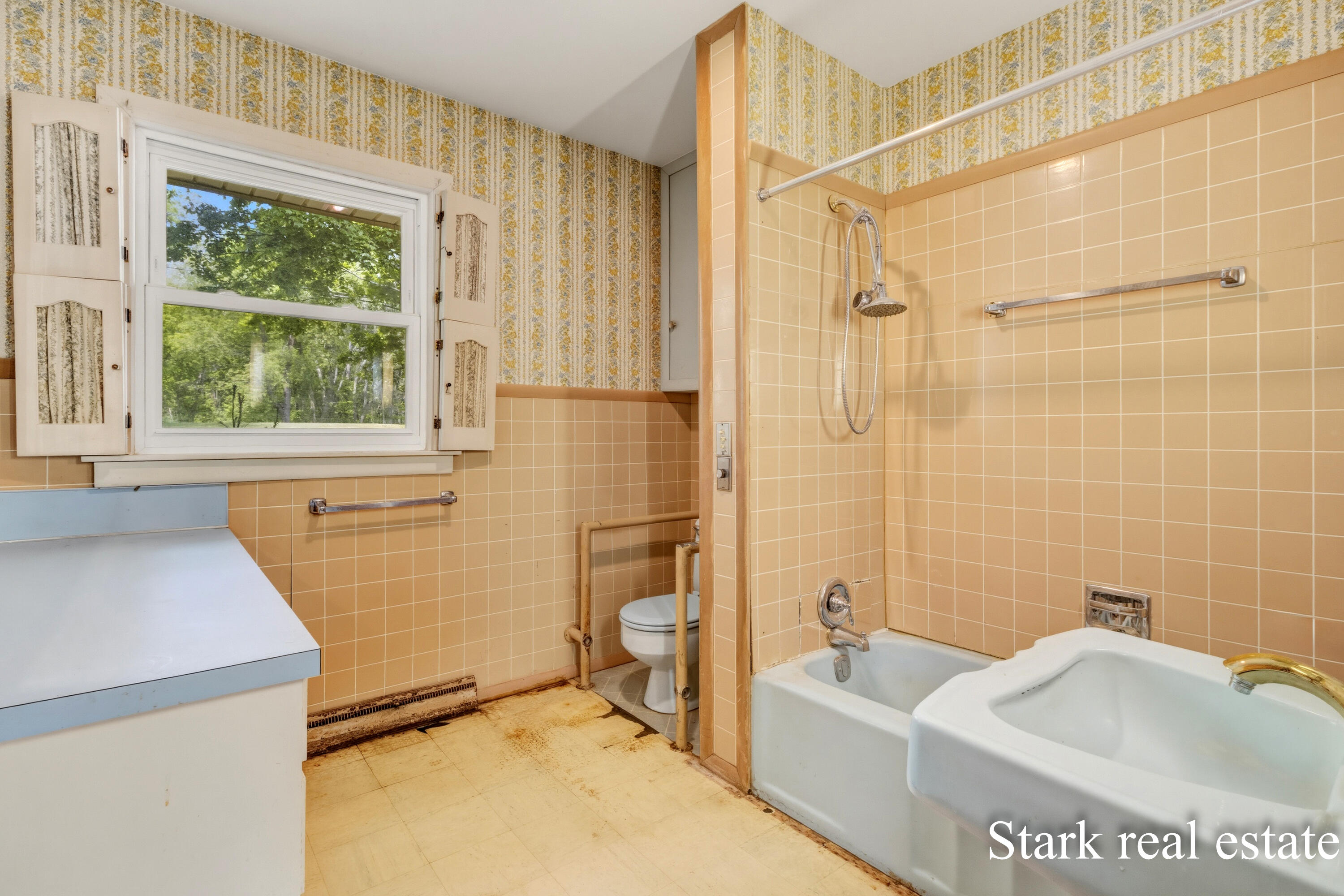 225 Sunset Hills Avenue NW Grand Rapids MI 49534