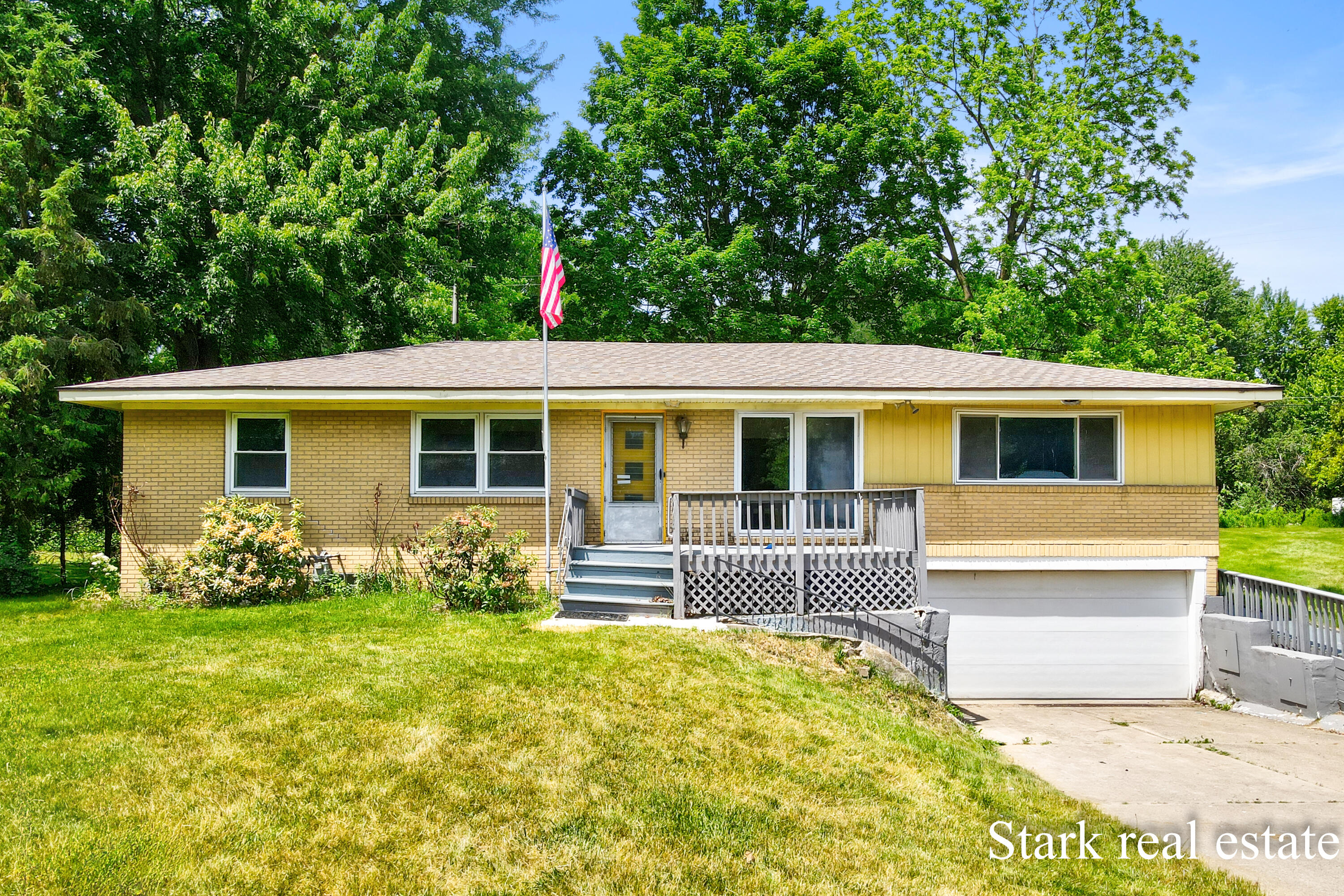 225 Sunset Hills Avenue NW Grand Rapids MI 49534