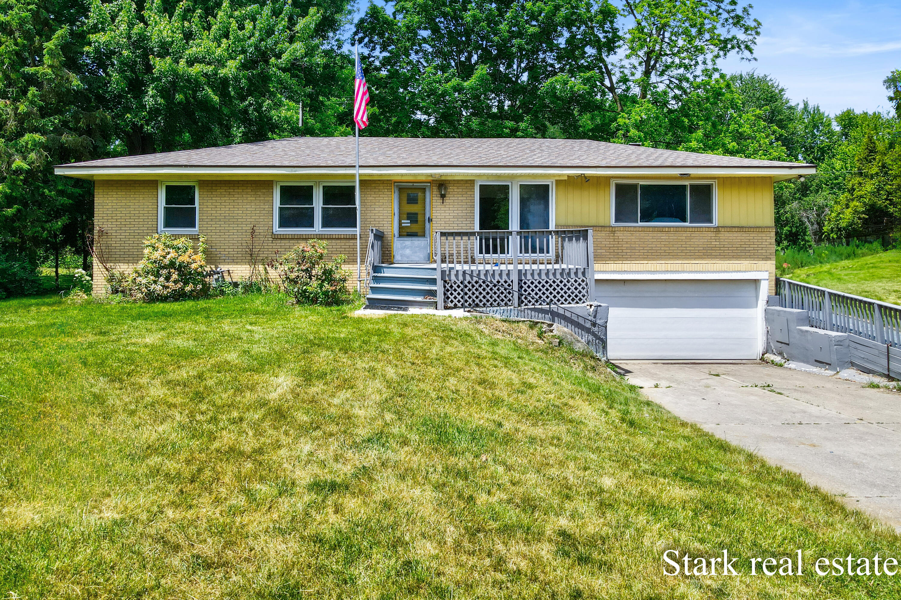 225 Sunset Hills Avenue NW Grand Rapids MI 49534