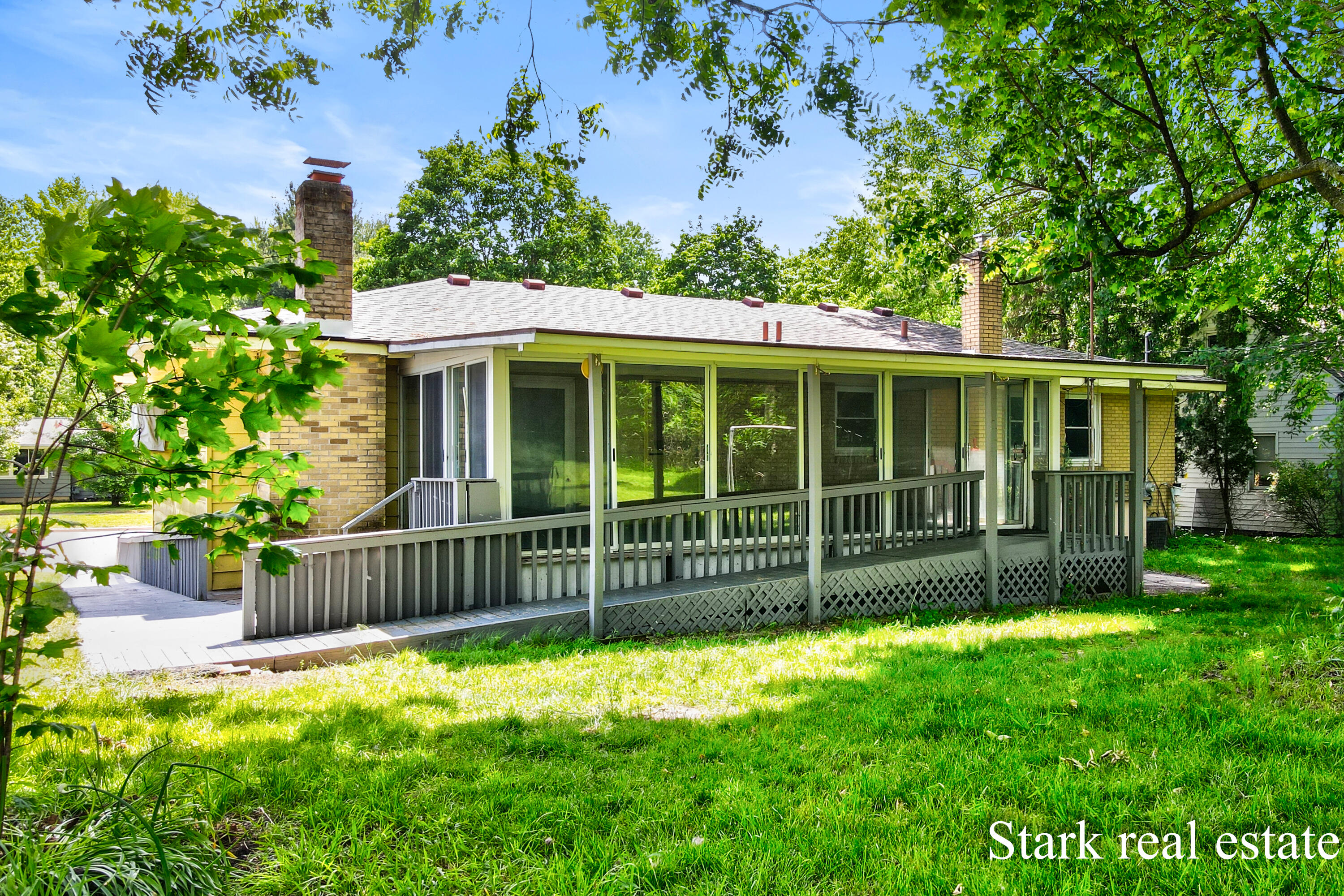 225 Sunset Hills Avenue NW Grand Rapids MI 49534