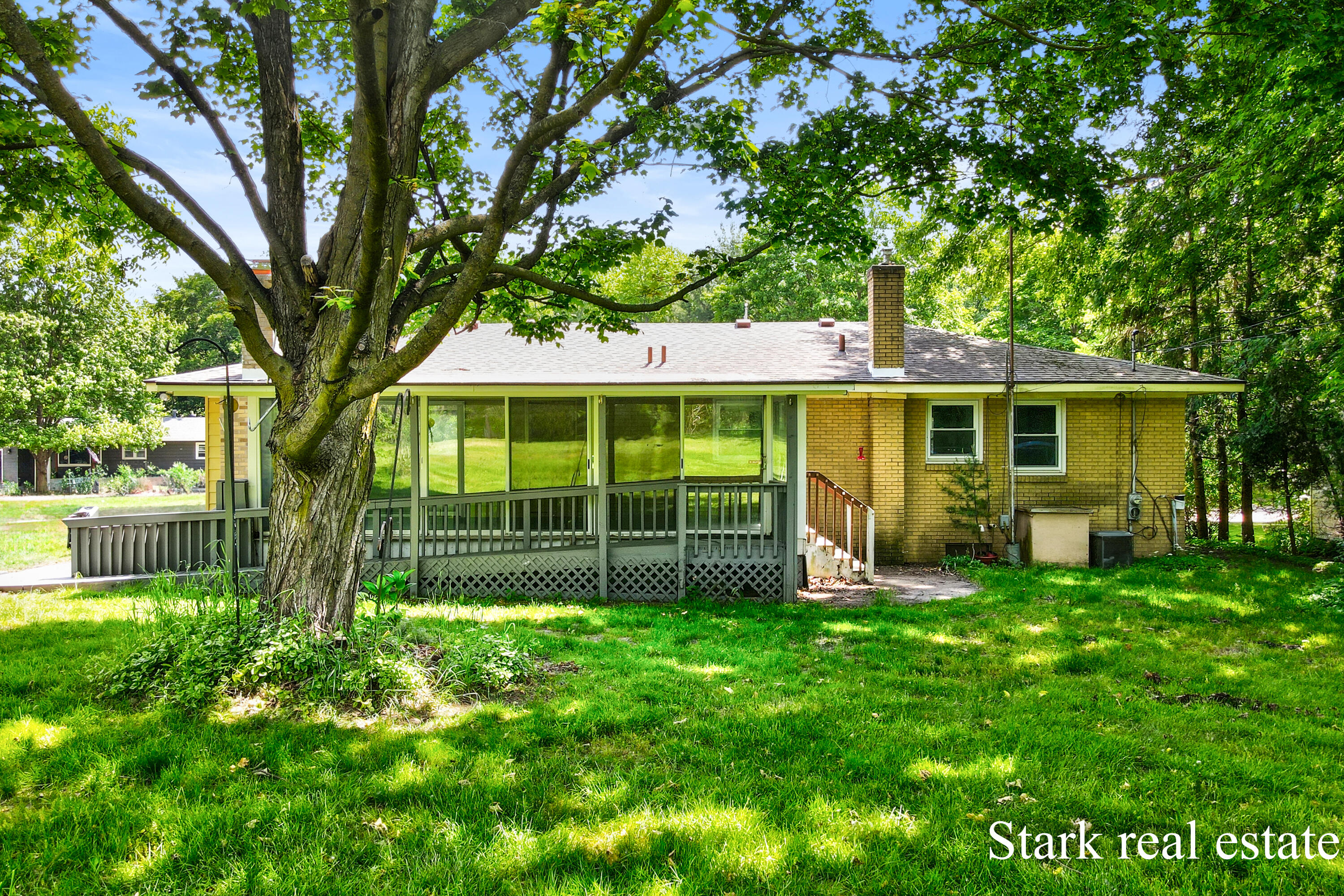 225 Sunset Hills Avenue NW Grand Rapids MI 49534