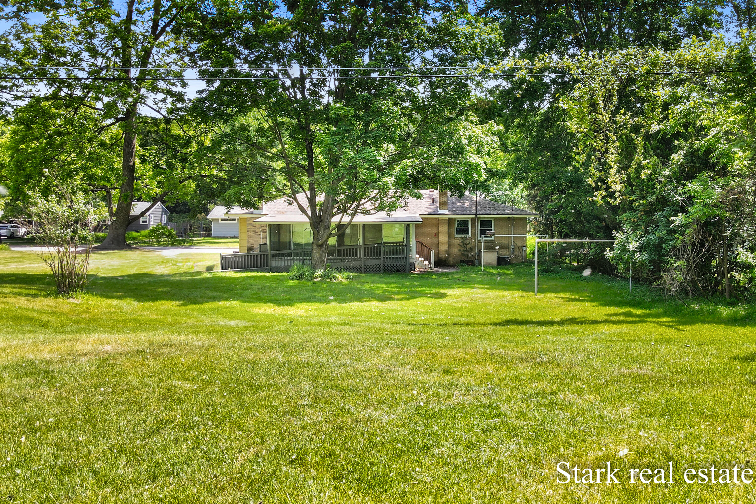 225 Sunset Hills Avenue NW Grand Rapids MI 49534