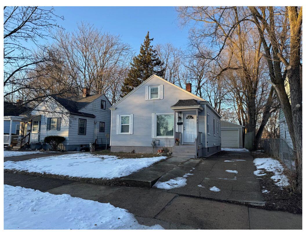 933 Dickinson Street SE Grand Rapids MI 49507