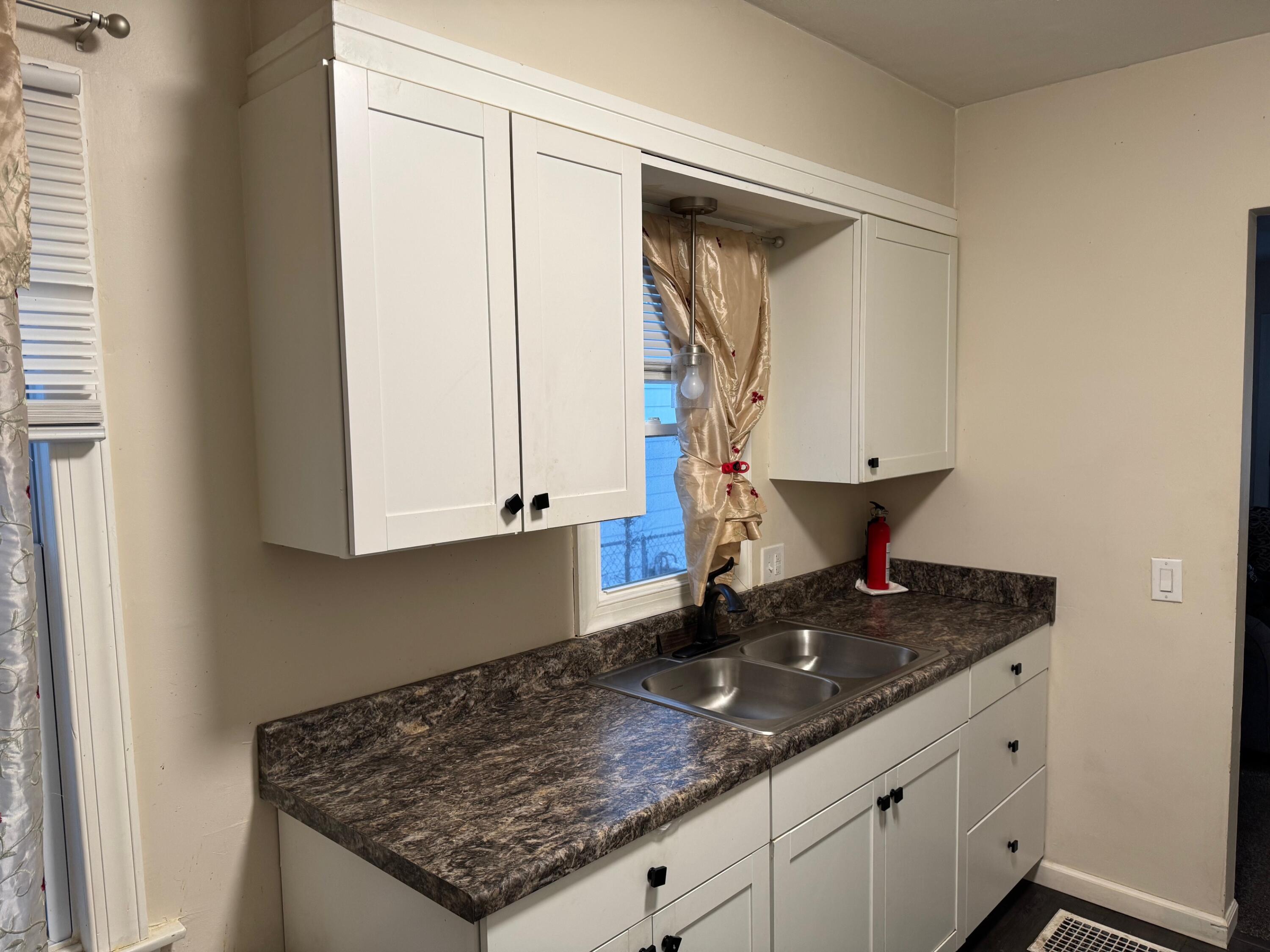 933 Dickinson Street SE Grand Rapids MI 49507