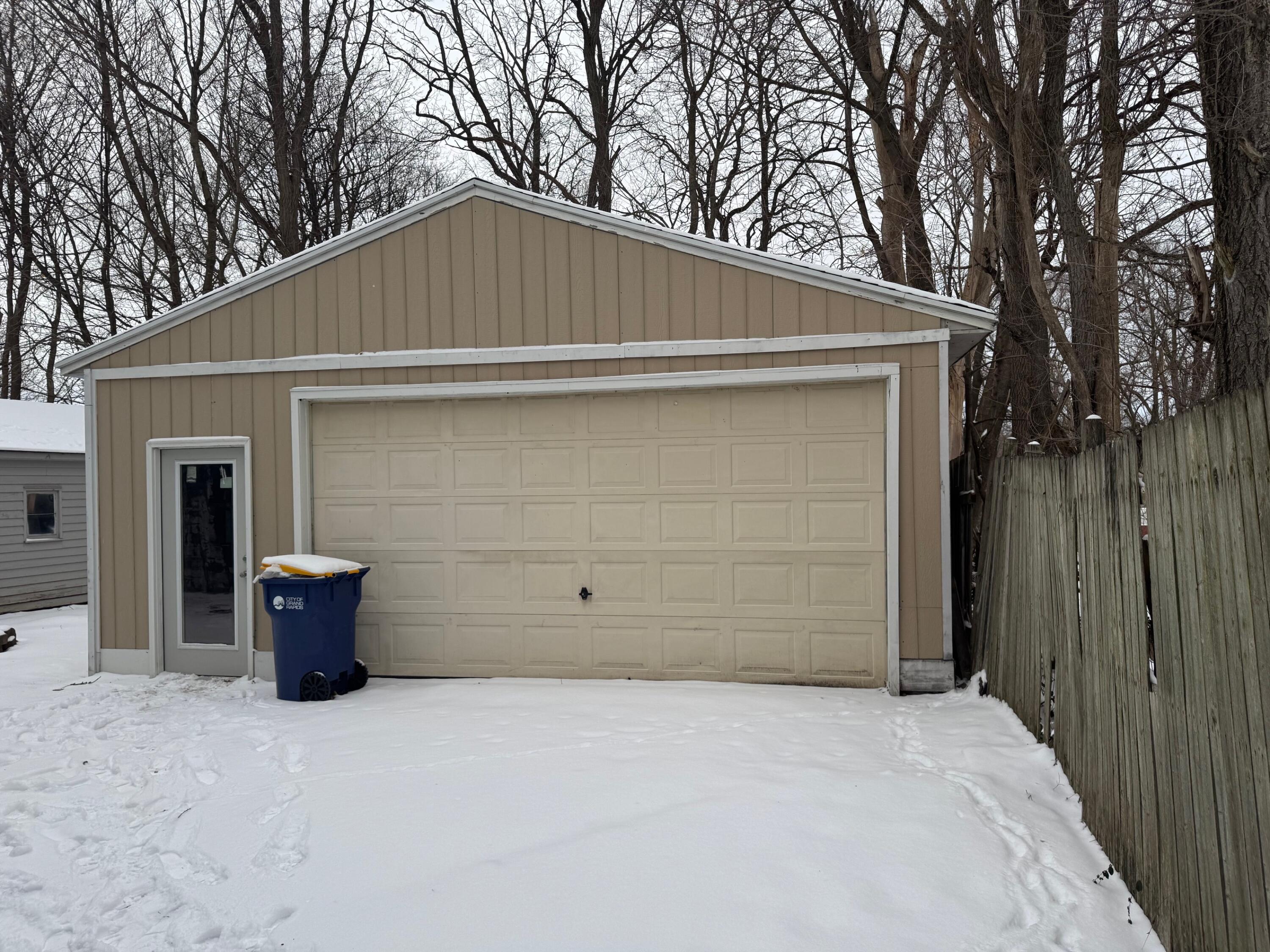933 Dickinson Street SE Grand Rapids MI 49507