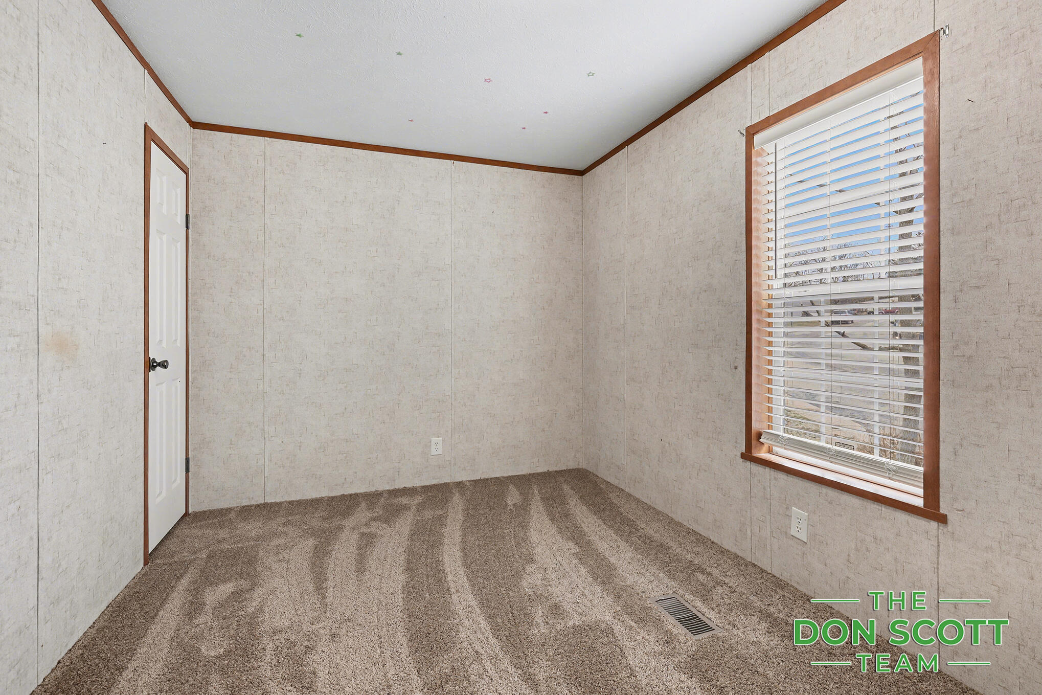 6913 Sandwood Street NE Rockford MI 49341