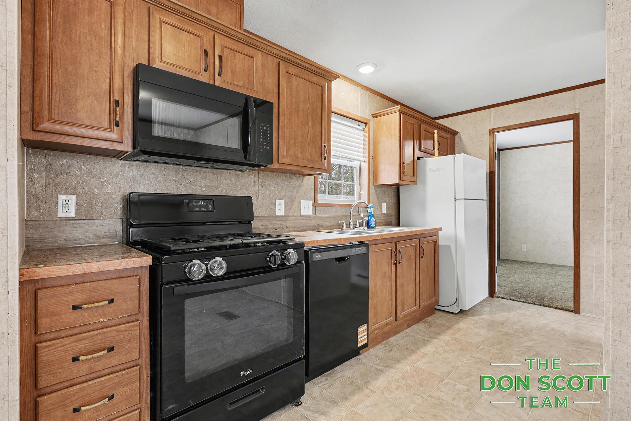 6913 Sandwood Street NE Rockford MI 49341