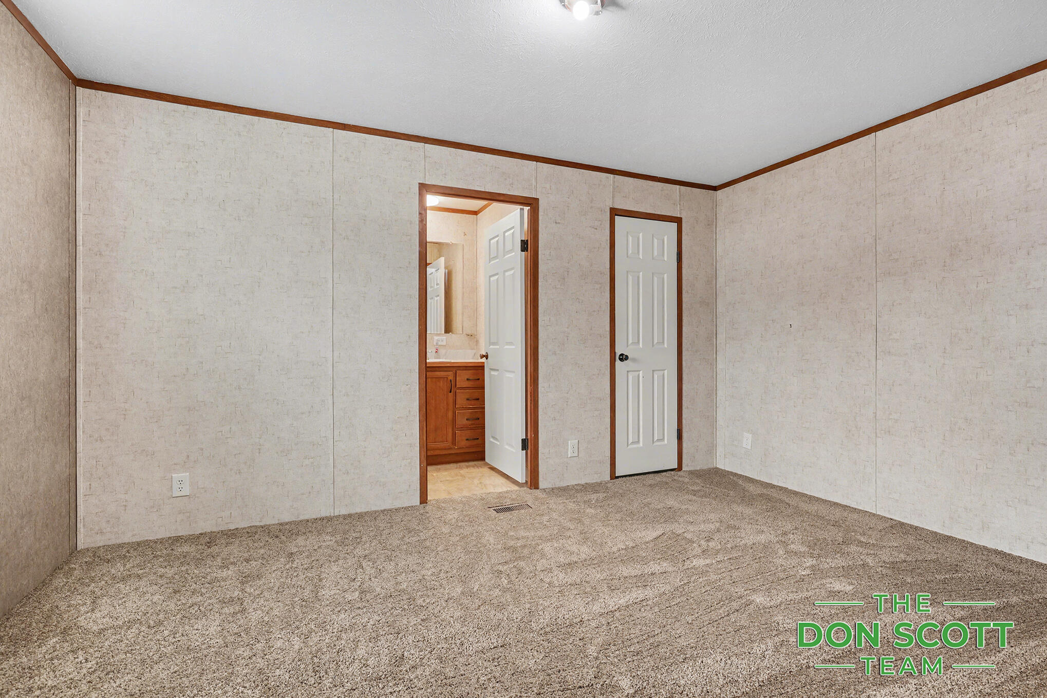 6913 Sandwood Street NE Rockford MI 49341