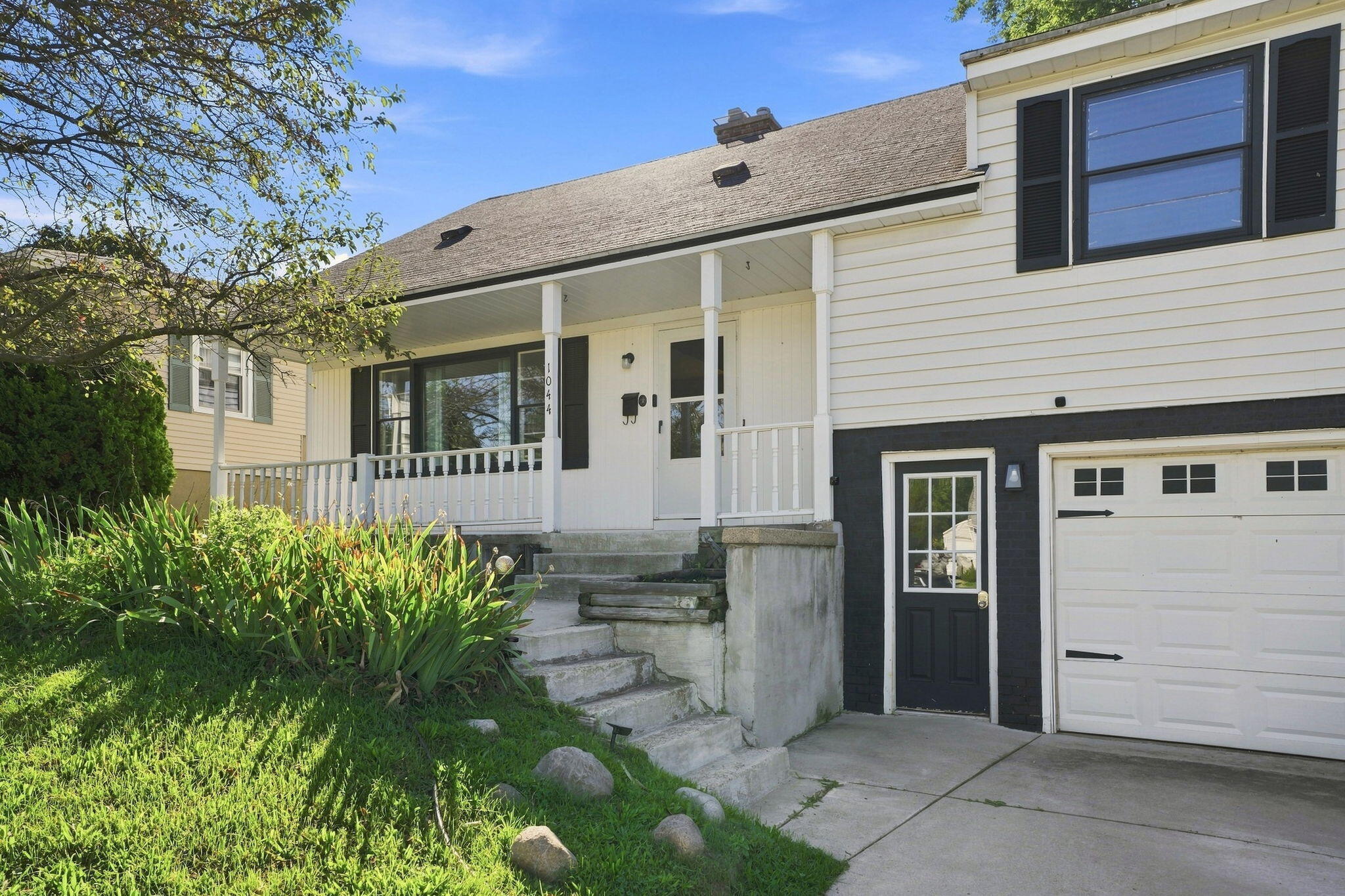 1044 Lockridge Drive NE Grand Rapids MI 49505