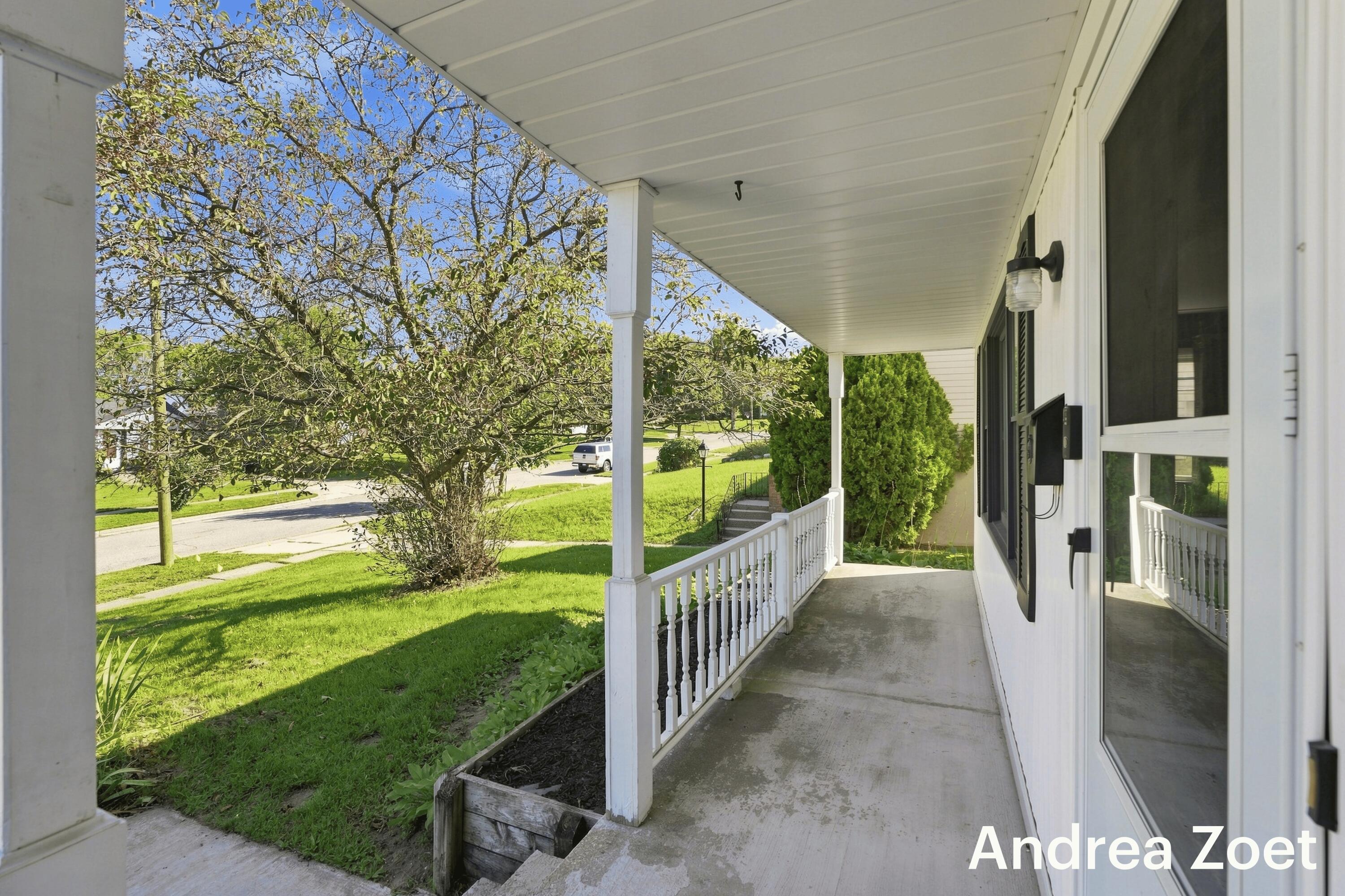 1044 Lockridge Drive NE Grand Rapids MI 49505