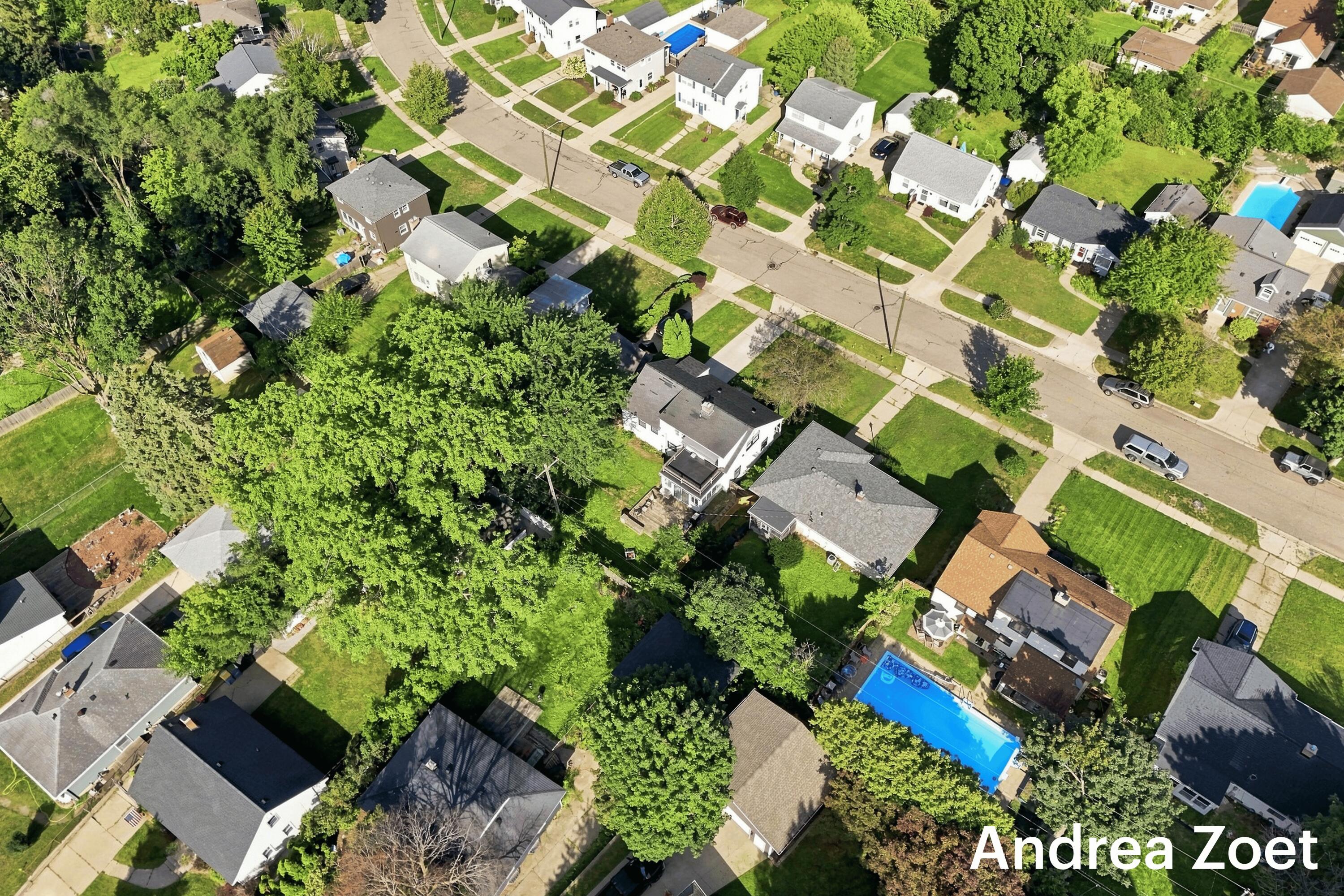 1044 Lockridge Drive NE Grand Rapids MI 49505