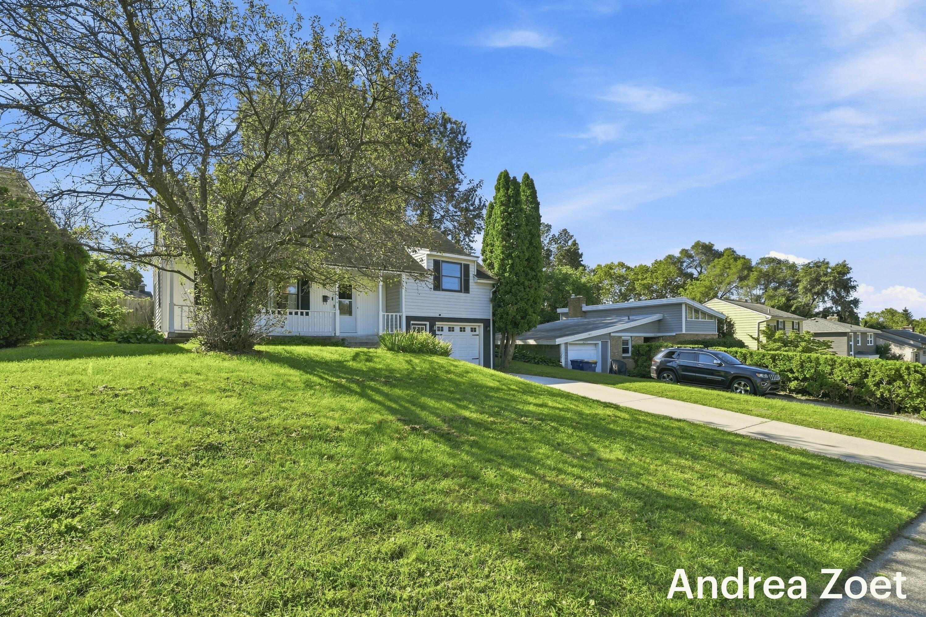 1044 Lockridge Drive NE Grand Rapids MI 49505