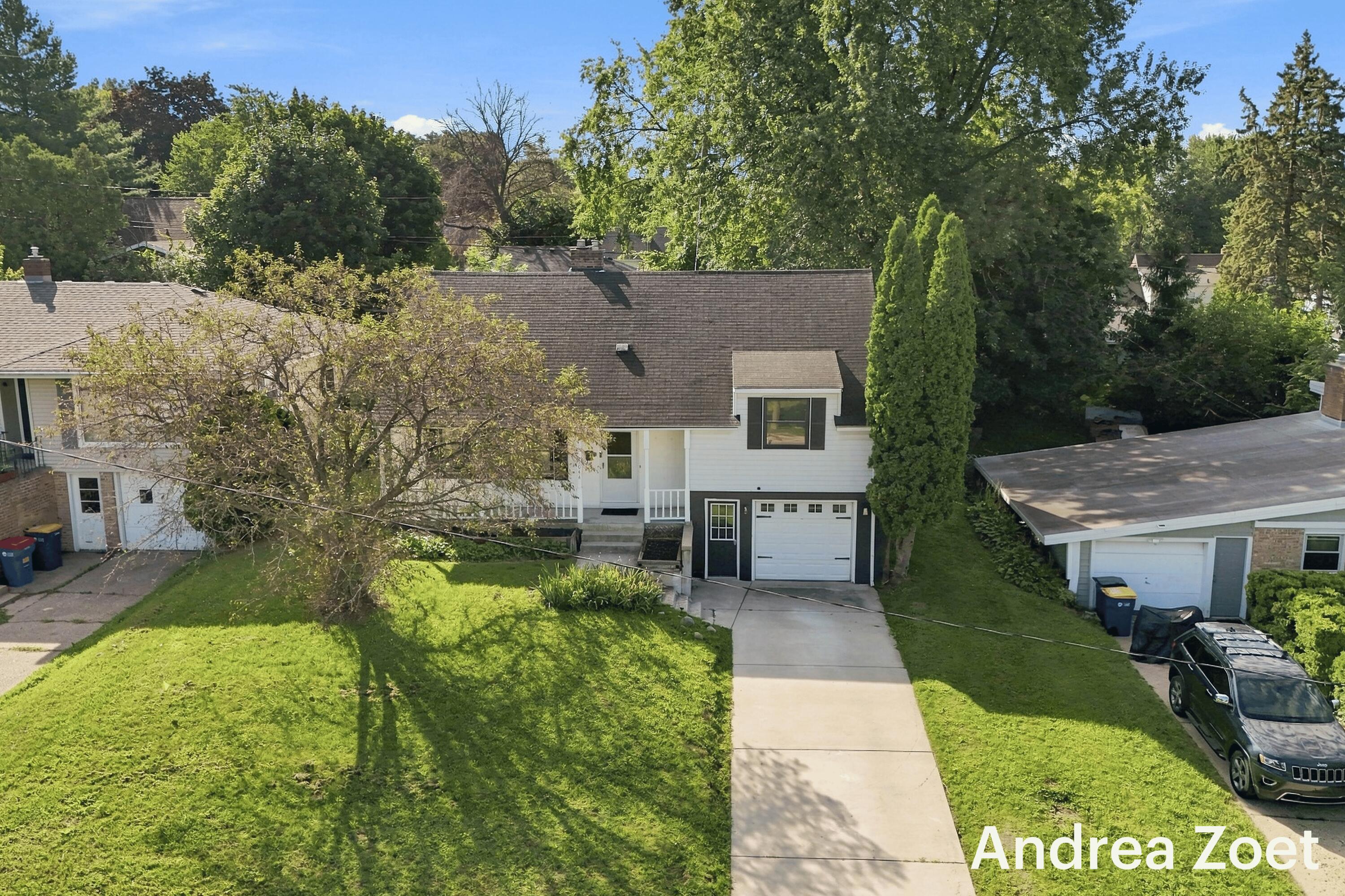1044 Lockridge Drive NE Grand Rapids MI 49505