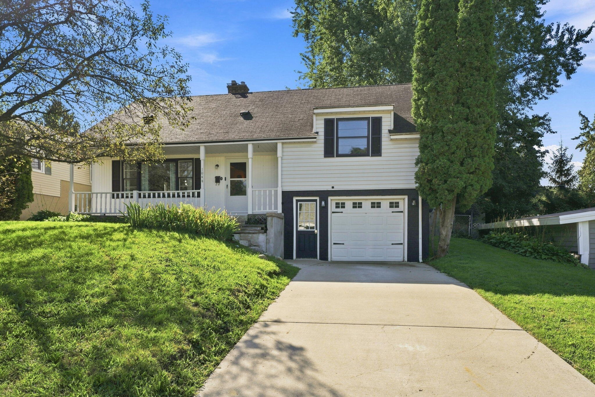 1044 Lockridge Drive NE Grand Rapids MI 49505