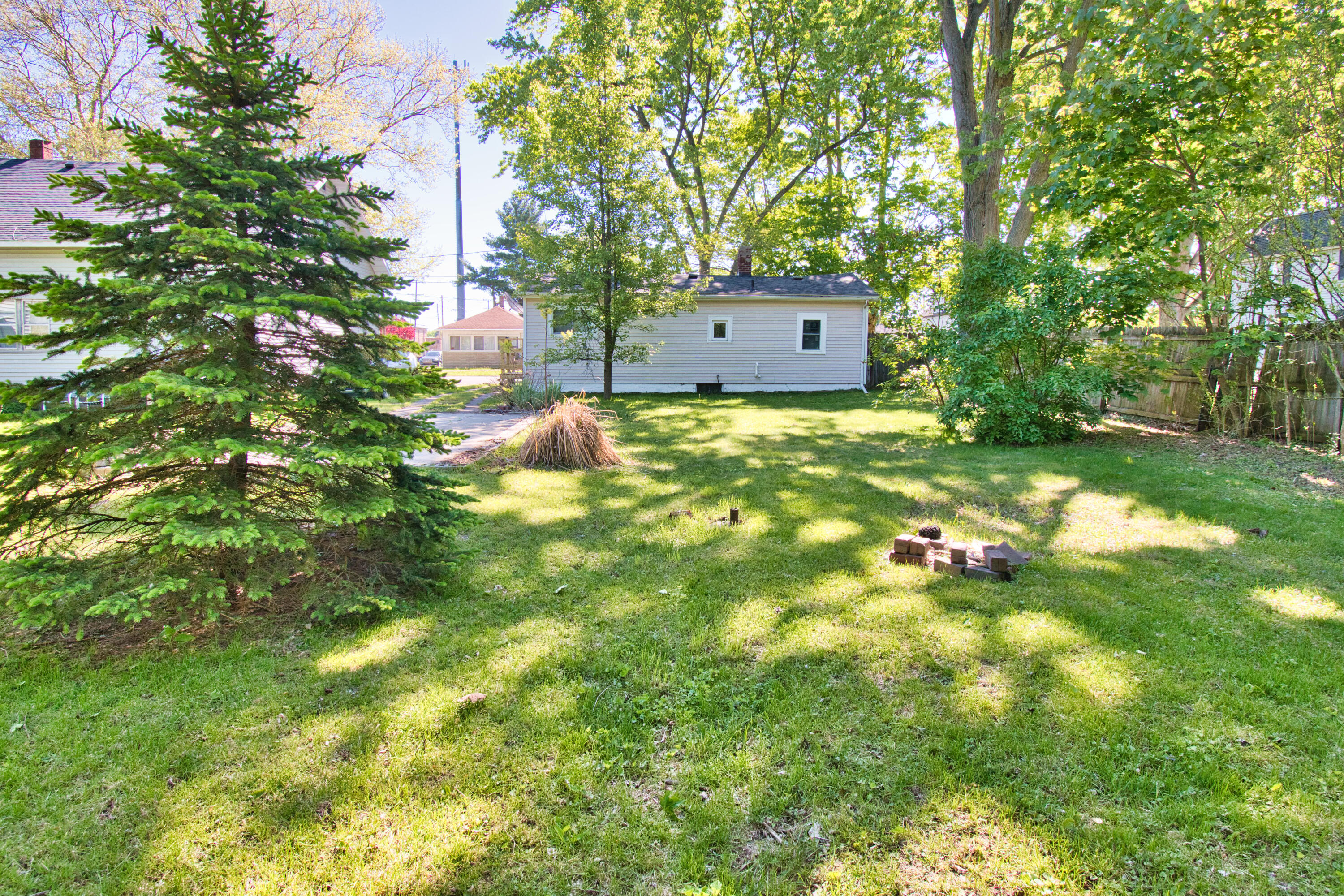 652 N 7th Street Niles MI 49120