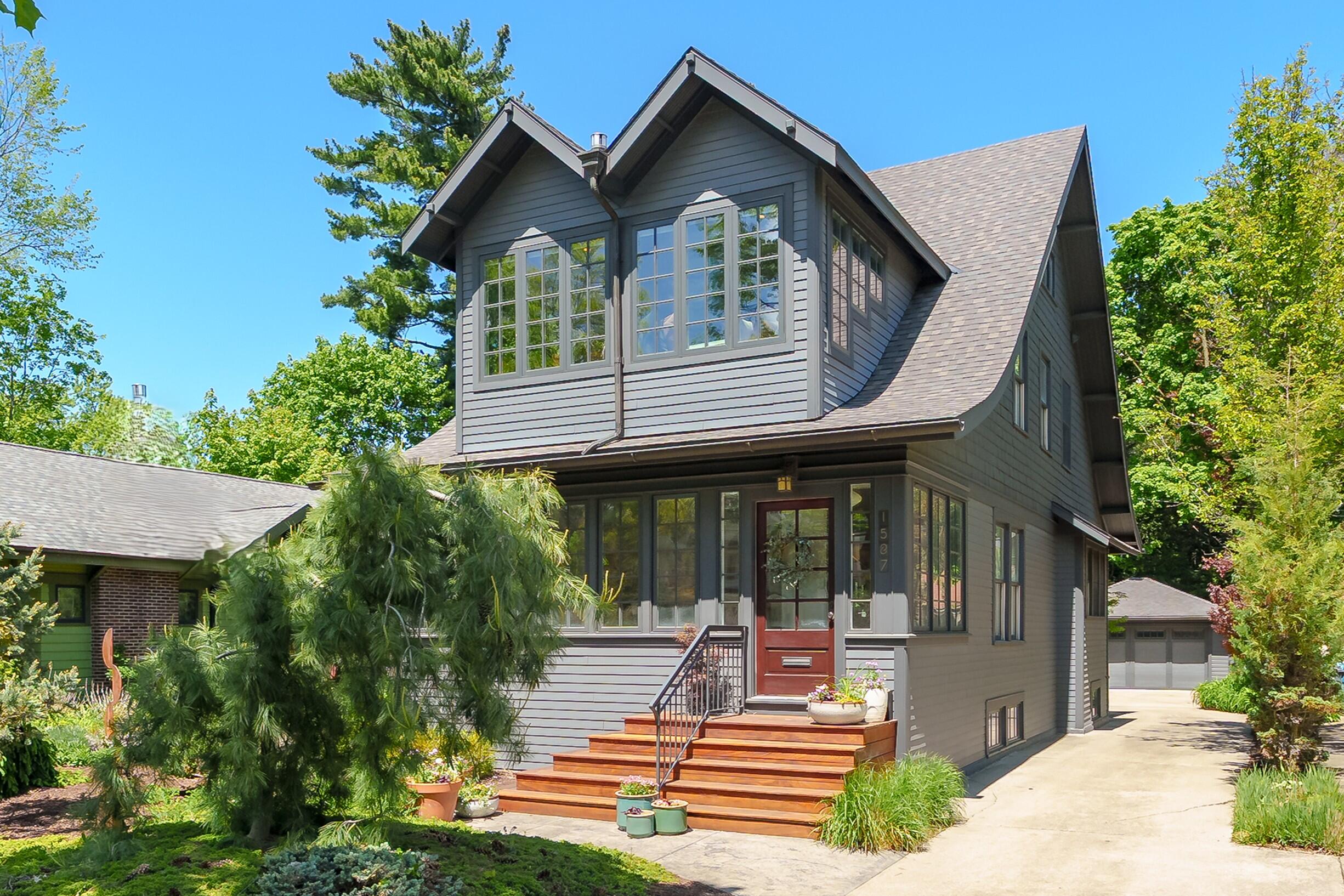 1587 S Spruce Drive Kalamazoo MI 49008