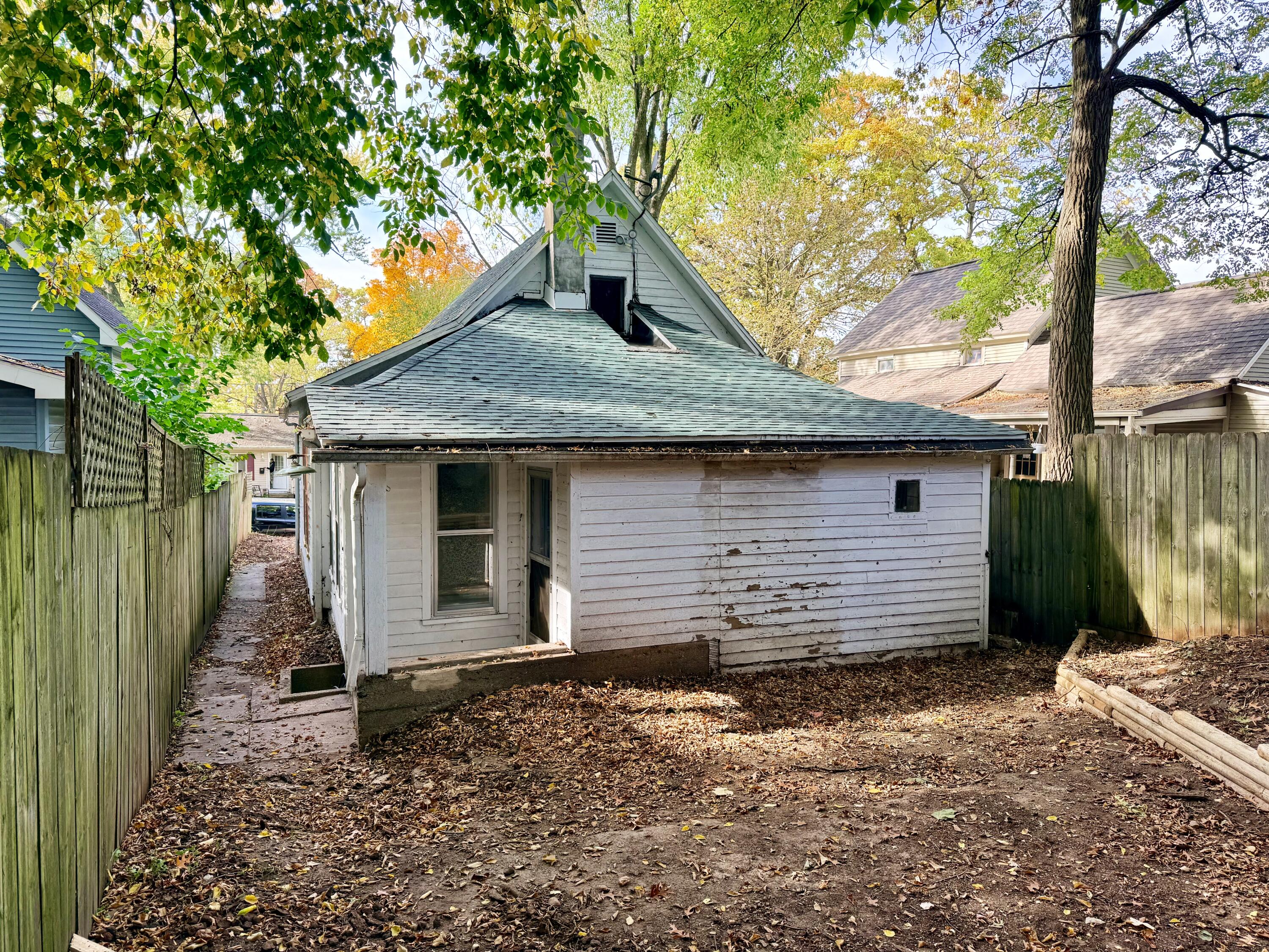 1560 Forrest Avenue NE Grand Rapids MI 49505