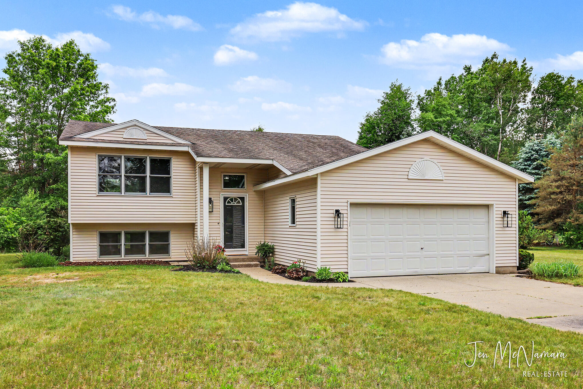 4050 Rector Street NE Rockford MI 49341
