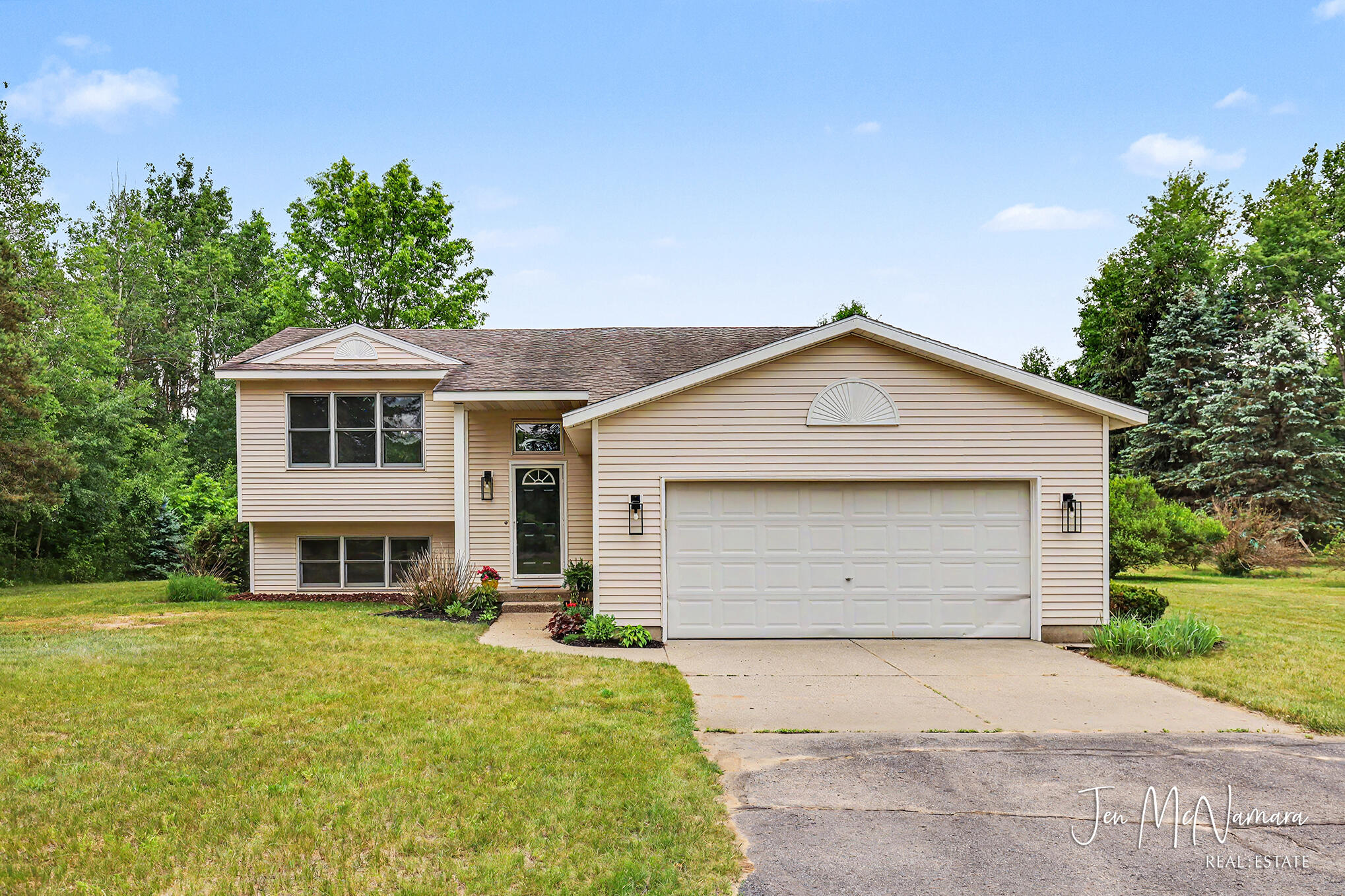 4050 Rector Street NE Rockford MI 49341