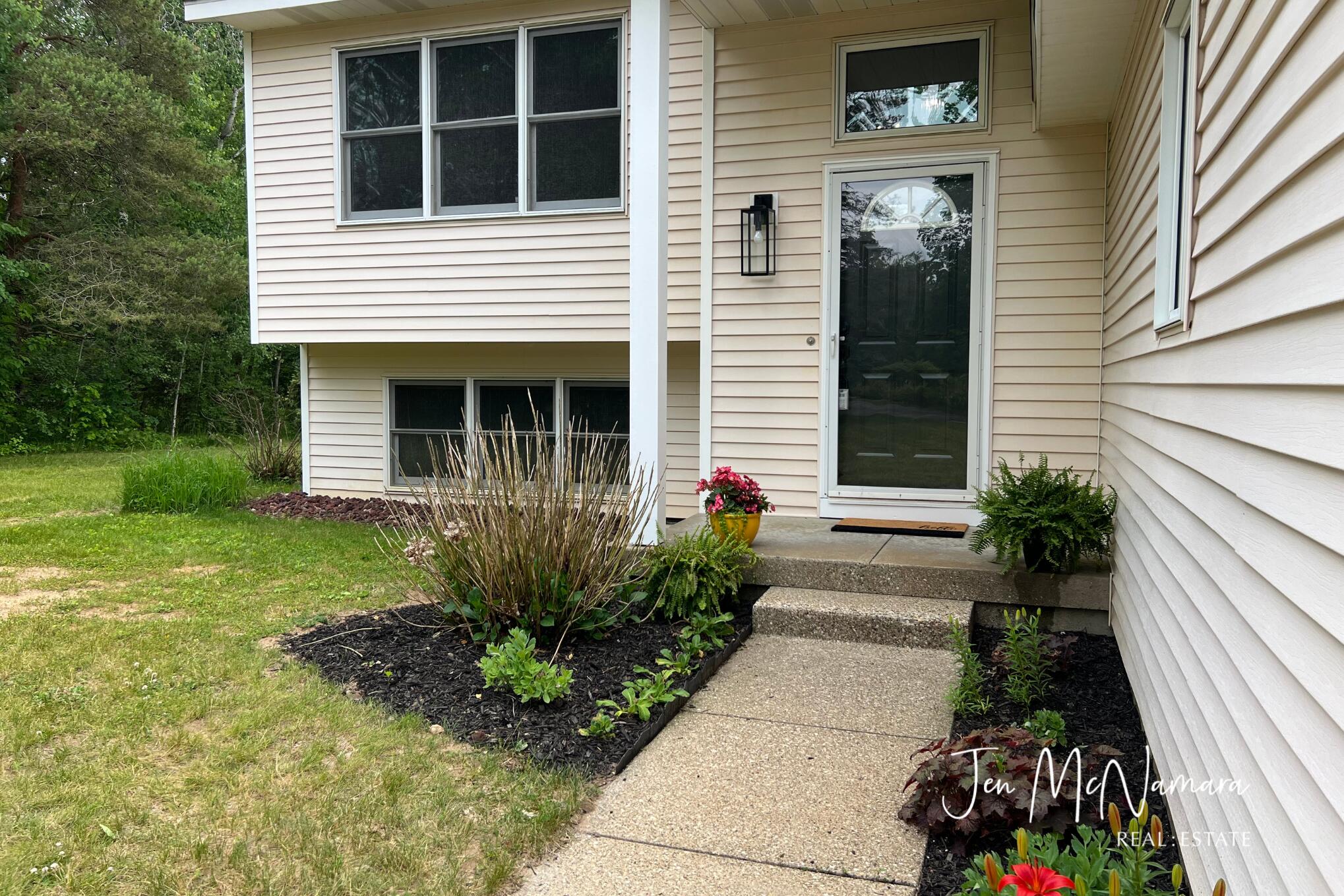 4050 Rector Street NE Rockford MI 49341
