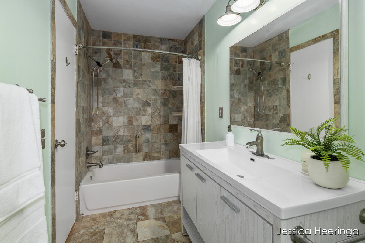 475 Northland Court NE Rockford MI 49341
