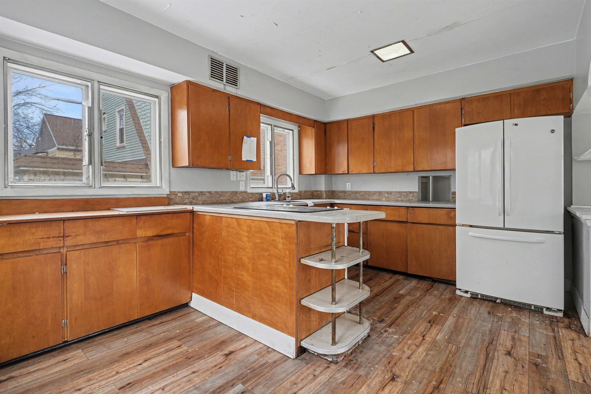 2326 S Burdick Street Kalamazoo MI 49001