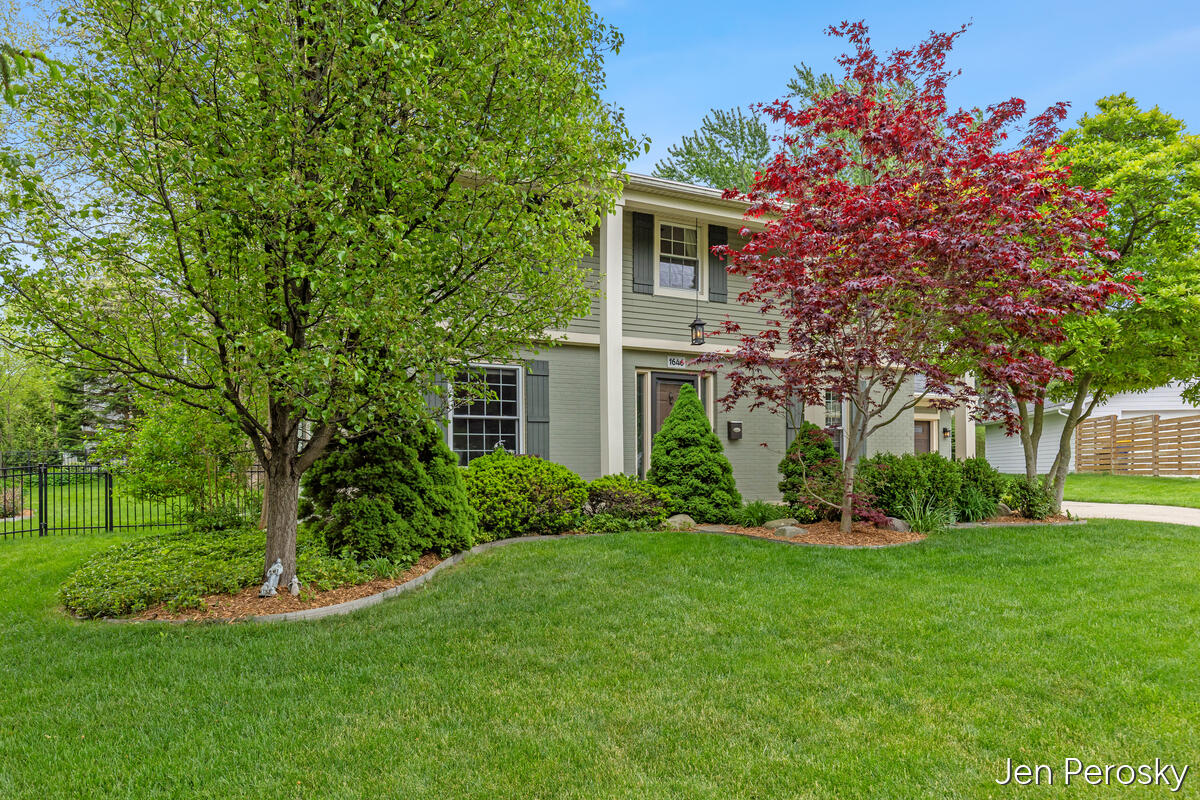 1646 Laurel Avenue SE Grand Rapids MI 49506