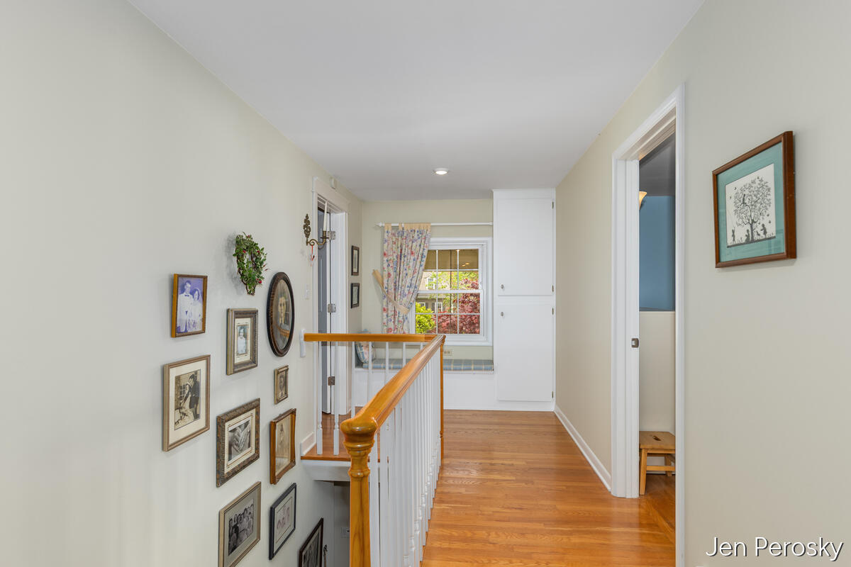 1646 Laurel Avenue SE Grand Rapids MI 49506