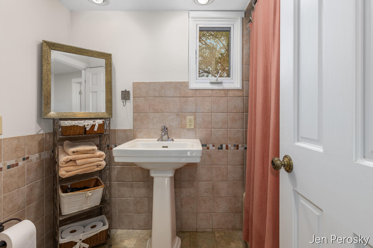 1646 Laurel Avenue SE Grand Rapids MI 49506