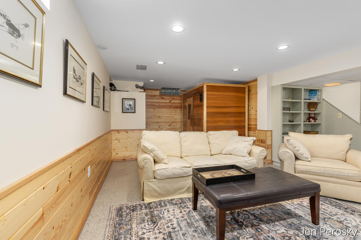 1646 Laurel Avenue SE Grand Rapids MI 49506