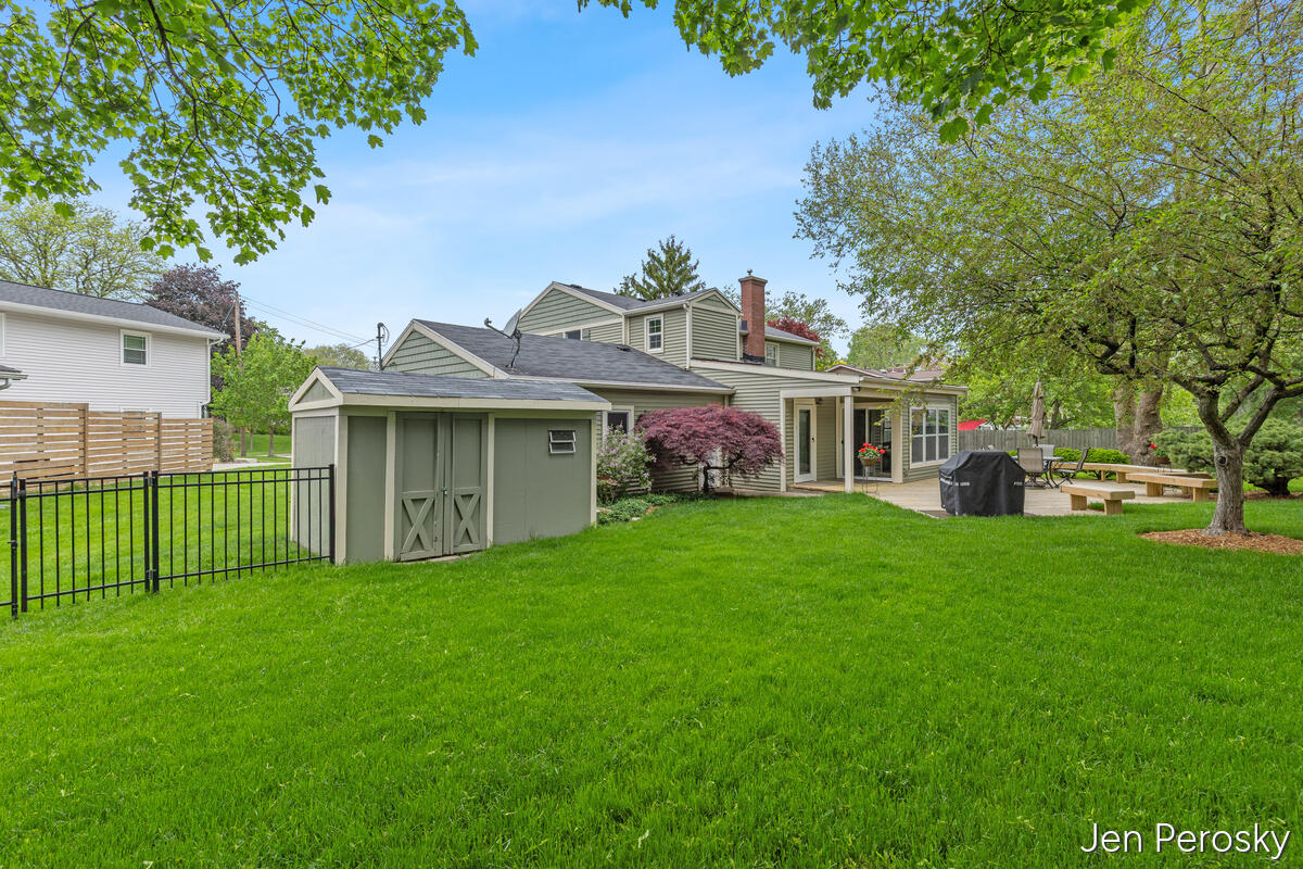 1646 Laurel Avenue SE Grand Rapids MI 49506