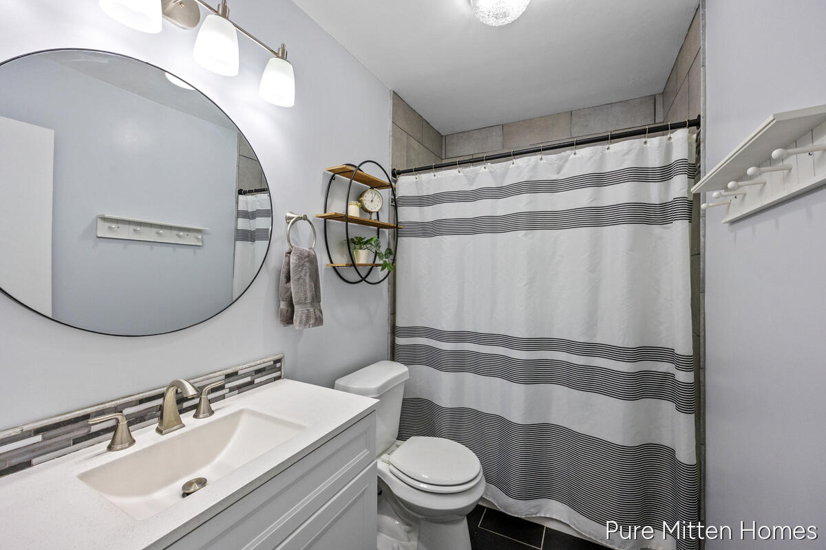9088 Summit Avenue NE Rockford MI 49341