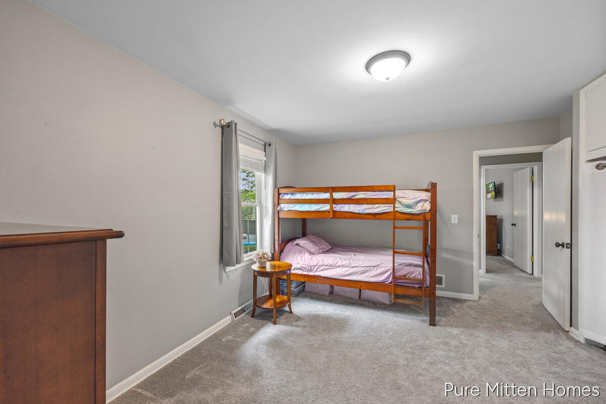 9088 Summit Avenue NE Rockford MI 49341