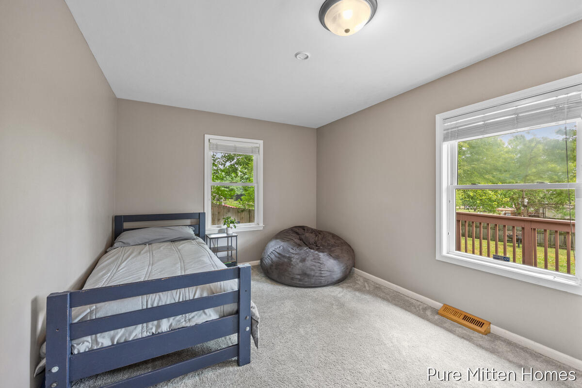 9088 Summit Avenue NE Rockford MI 49341