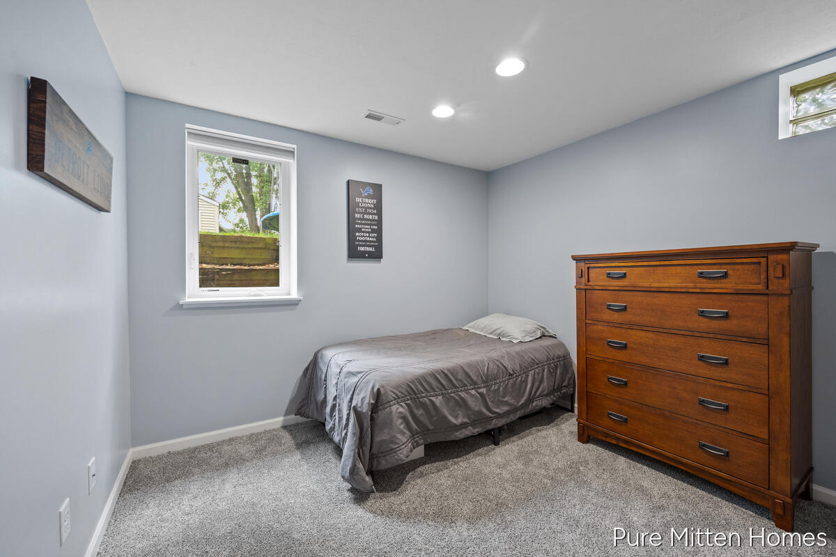 9088 Summit Avenue NE Rockford MI 49341