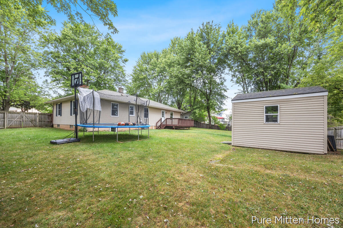 9088 Summit Avenue NE Rockford MI 49341