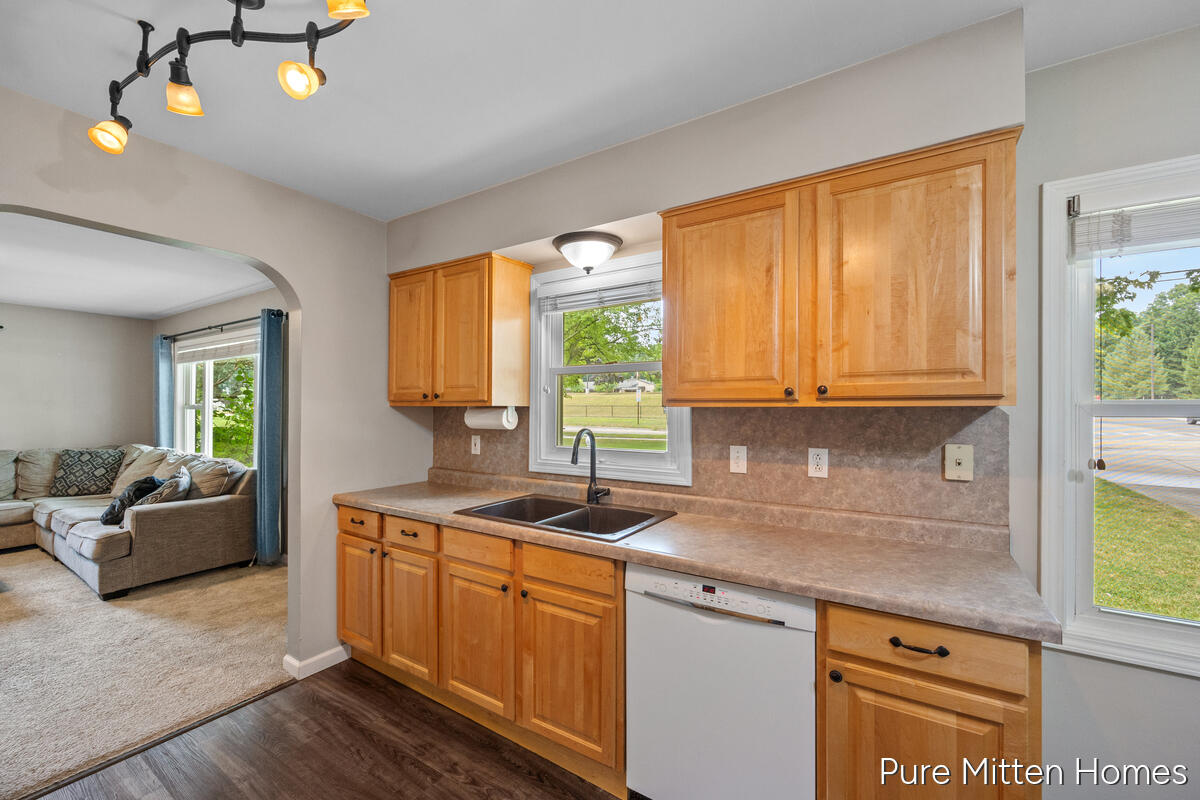 9088 Summit Avenue NE Rockford MI 49341