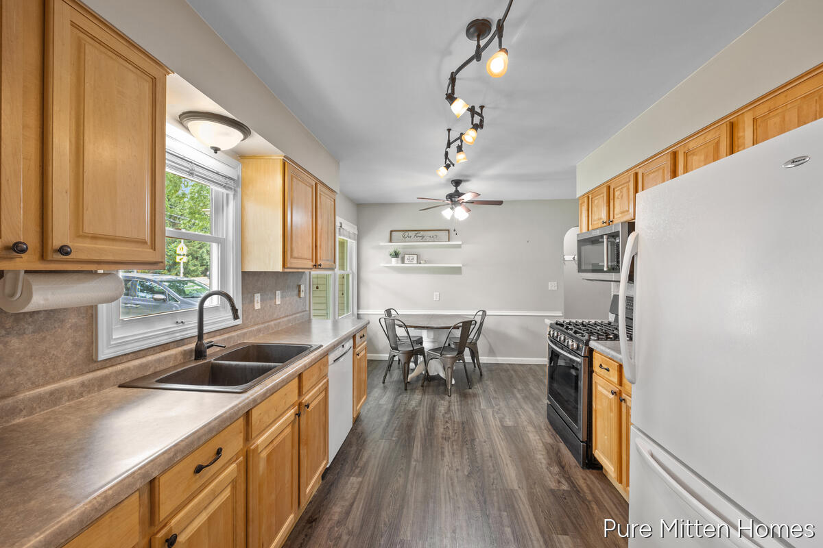 9088 Summit Avenue NE Rockford MI 49341