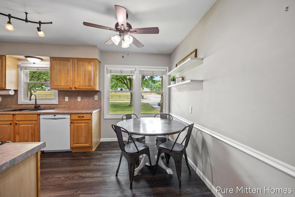 9088 Summit Avenue NE Rockford MI 49341