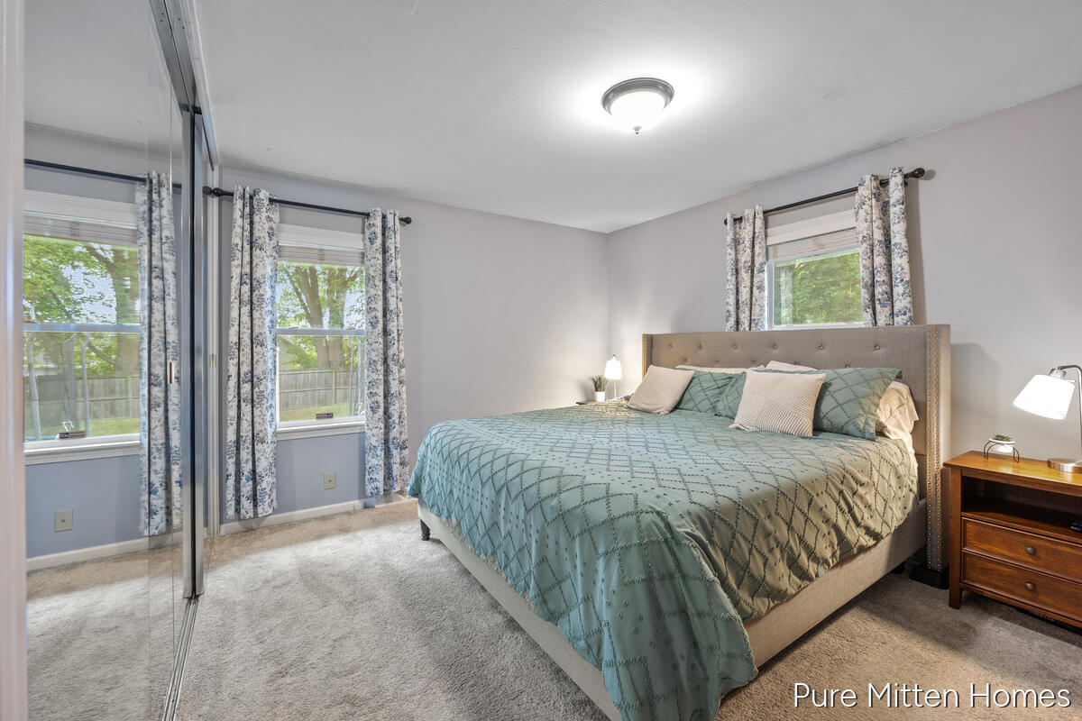 9088 Summit Avenue NE Rockford MI 49341