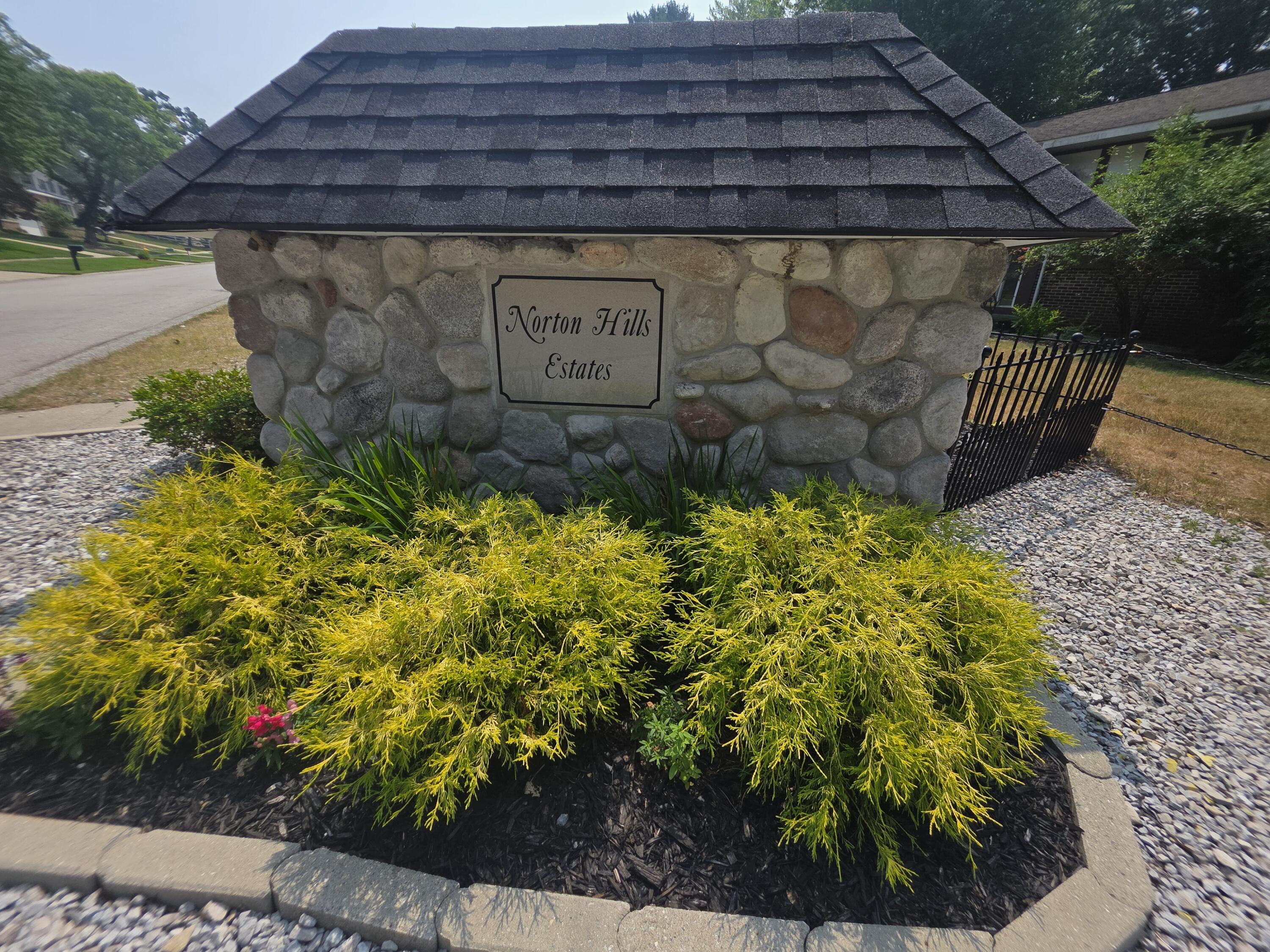 2240 Pleasant Hill Drive Norton Shores MI 49441